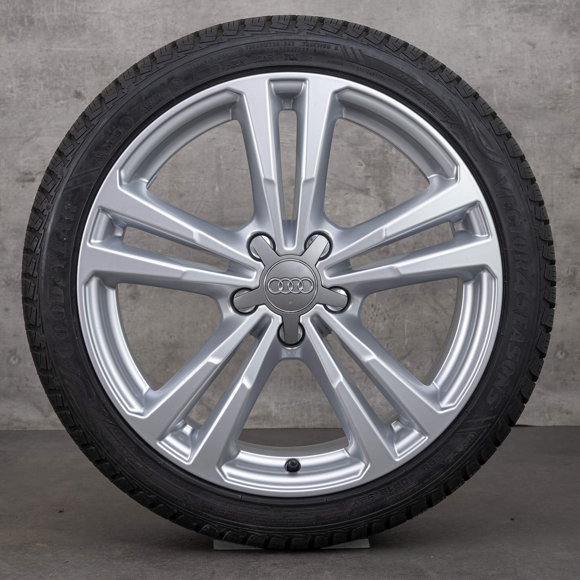 アウディA3(8V)用ホイールとタイヤ(225/40ZR18) Audi A3 S3 8V 18 inch rims winter tires wheels alloy 8V0601025AJ