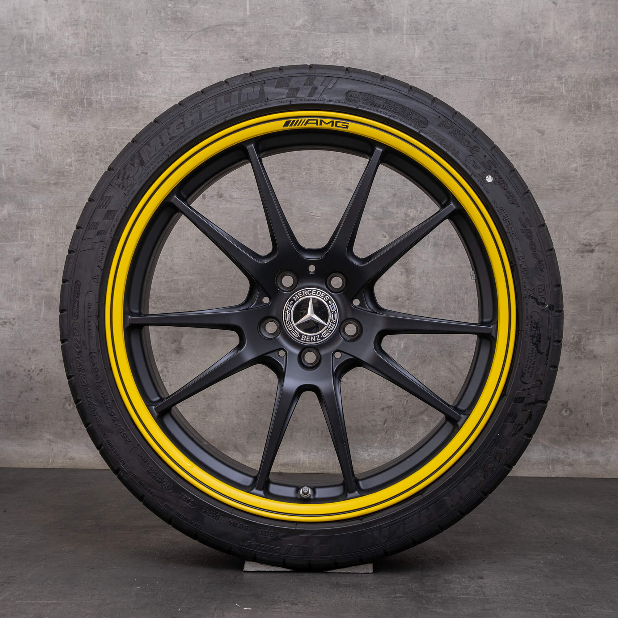 Original Mercedes Benz C-Klass C63 & S AMG fälgar 19 20 tum C205 A205 sommarhjul A2054017400 A2054017500 svart matt kant gul