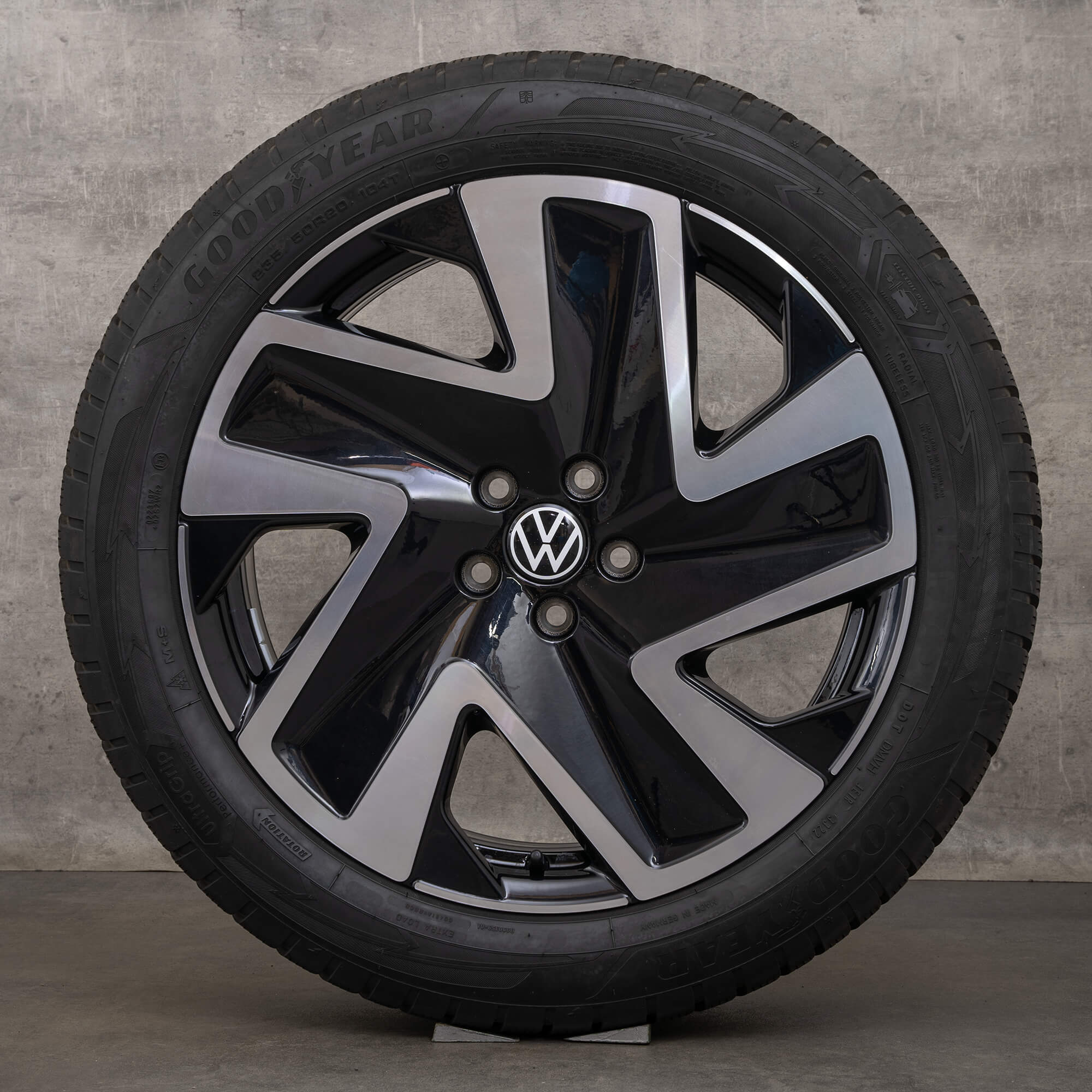 VW ID. Buzz Pro vinterhjul 20-tommers felger vinterdekk Solna aluminiumsfelger