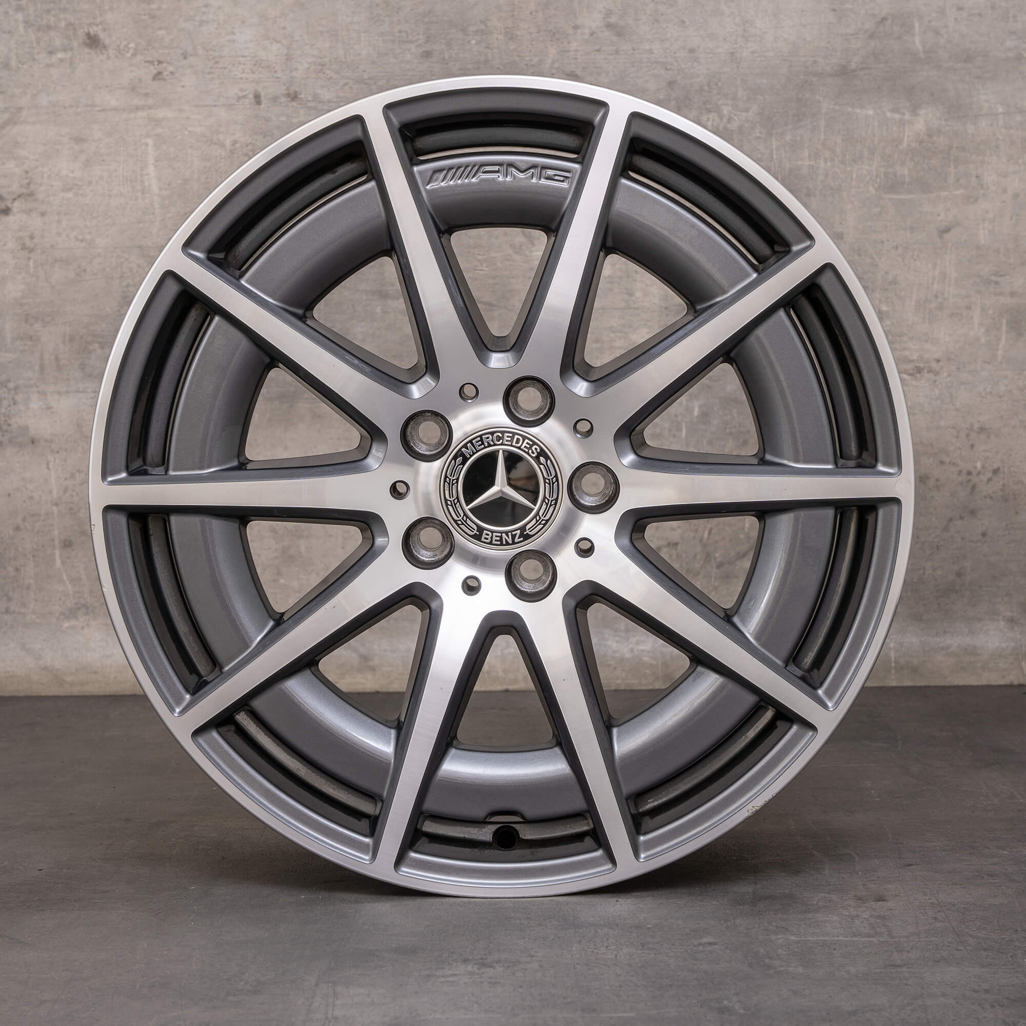 Alkuperäiset Mercedes Benz C-sarjan C43 AMG vanteet 18 tuumaa W206 S206 A2064012100 himalajanharmaat kiillotetut