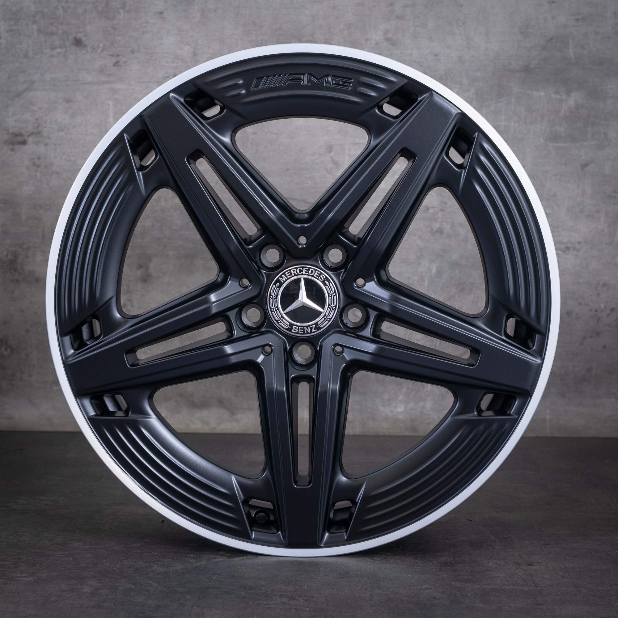 Cerchi originali Mercedes-Benz CLA 45 AMG da 19 pollici C118 X118 A1184010700 nero opaco con bordo diamantato NUOVI