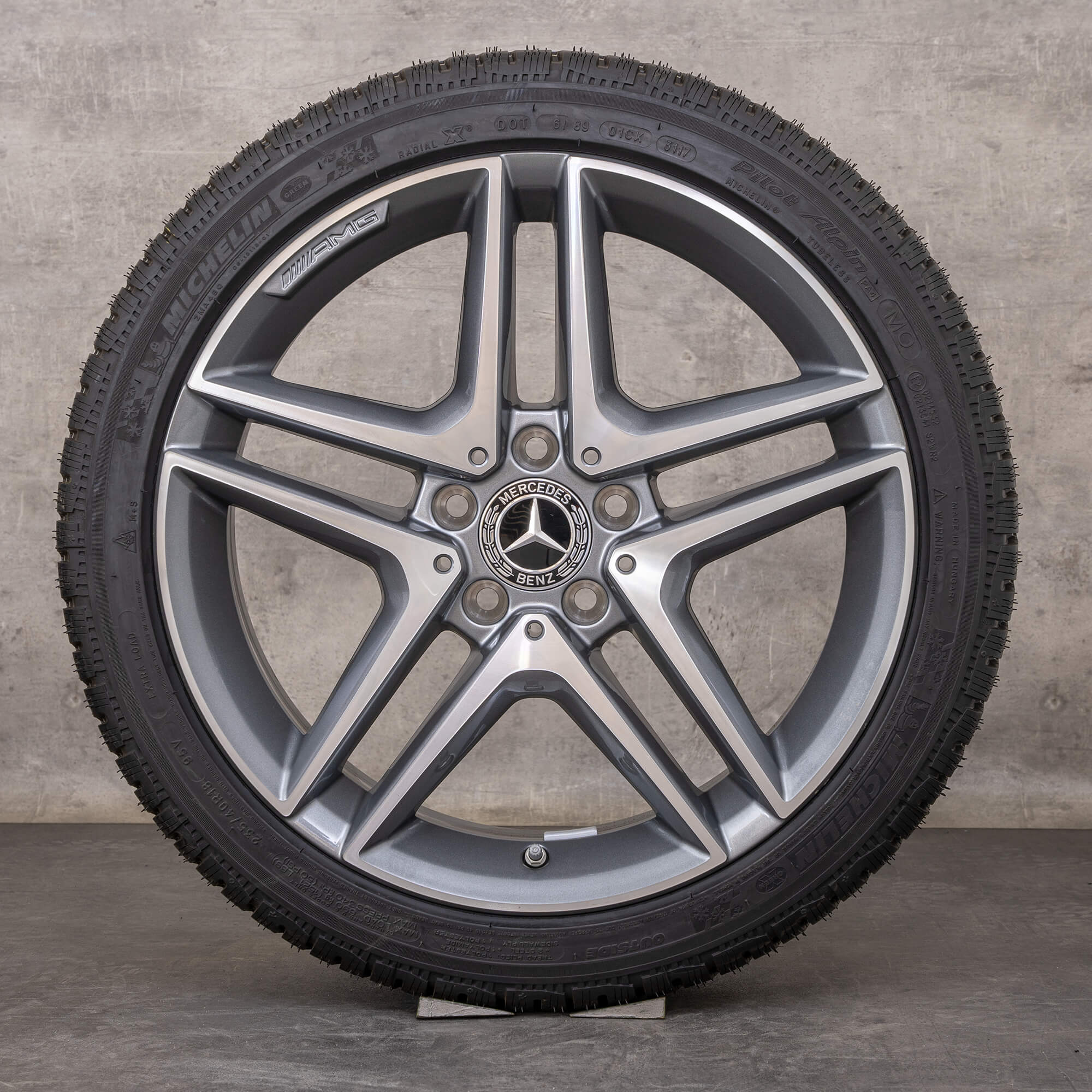 Alkuperäiset Mercedes Benz A-sarjan CLA AMG A45 talvirenkaat 18 tuuman W176 W117 vanteet A1764010000 himalajanharmaa kiillotettu