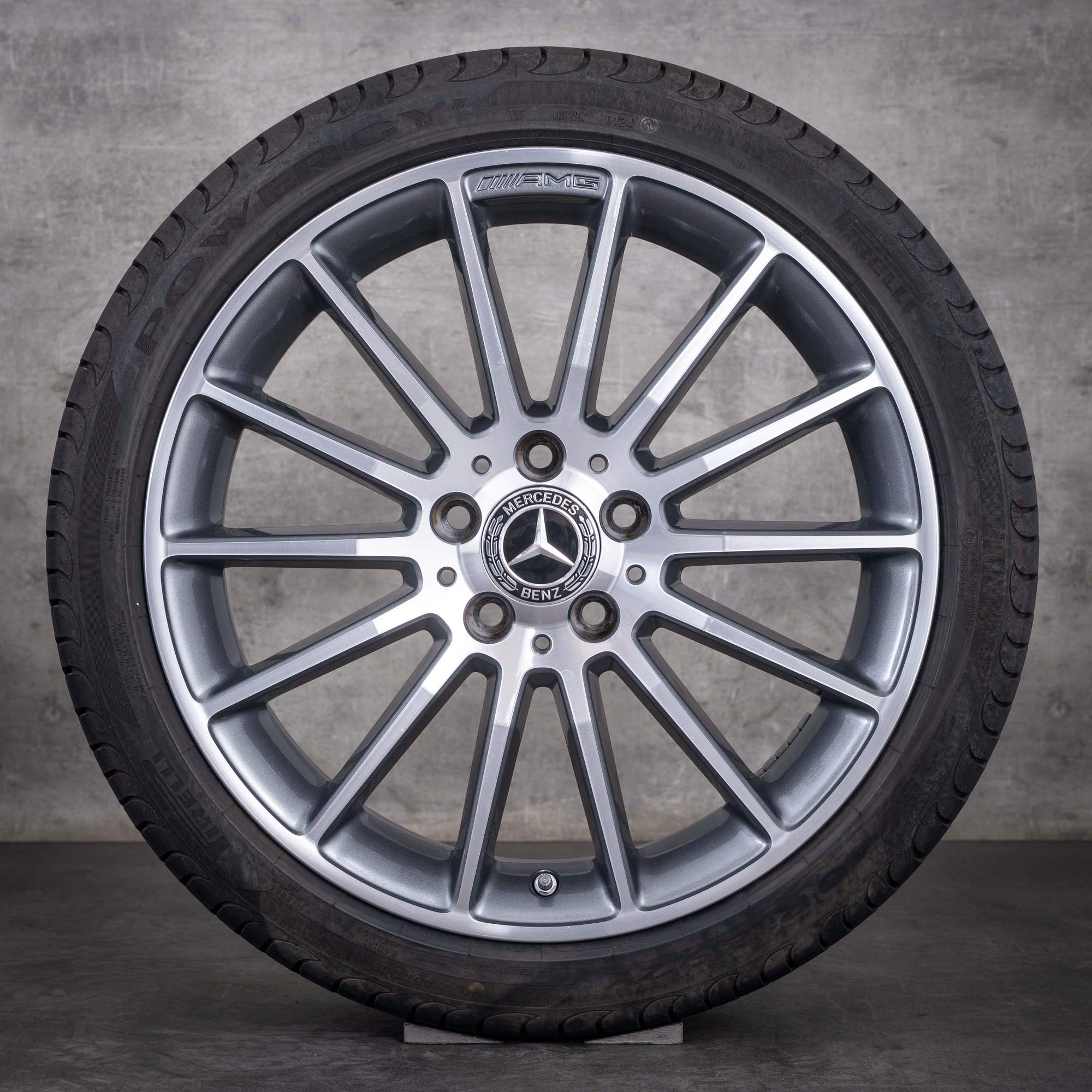 Original Mercedes-Benz A- och B-klass samt CLA AMG-fälgar 18 tum W176 W246 C117 X117 sommarhjul A1764010200 himalaya grey, frontpolerade
