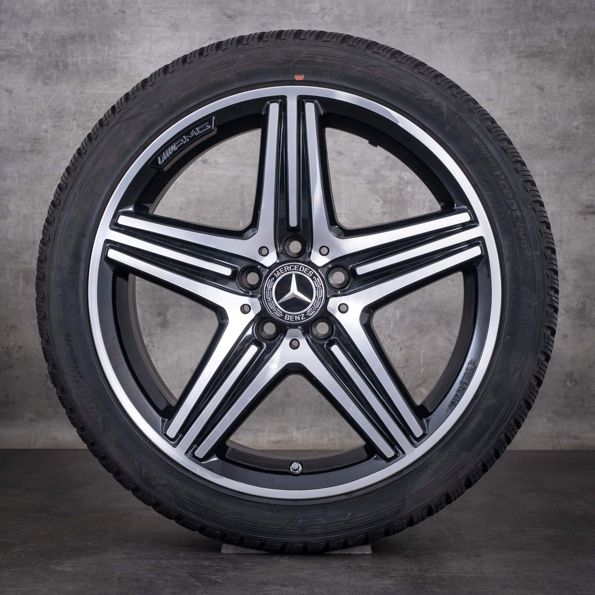 Oryginalne koła zimowe Mercedes-Benz Klasy A A45 CLA45 AMG 18 cali W176 C117 A1764010402 czarne z efektem diamond cut