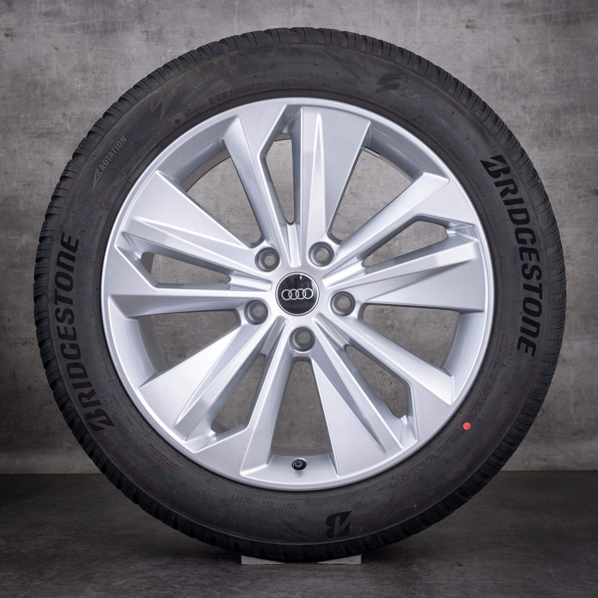Oryginalne koła zimowe do Audi Q6 SQ6 e-tron felgi 20 cali GF FLAX 85H601025BP 85H601025BQ srebrne