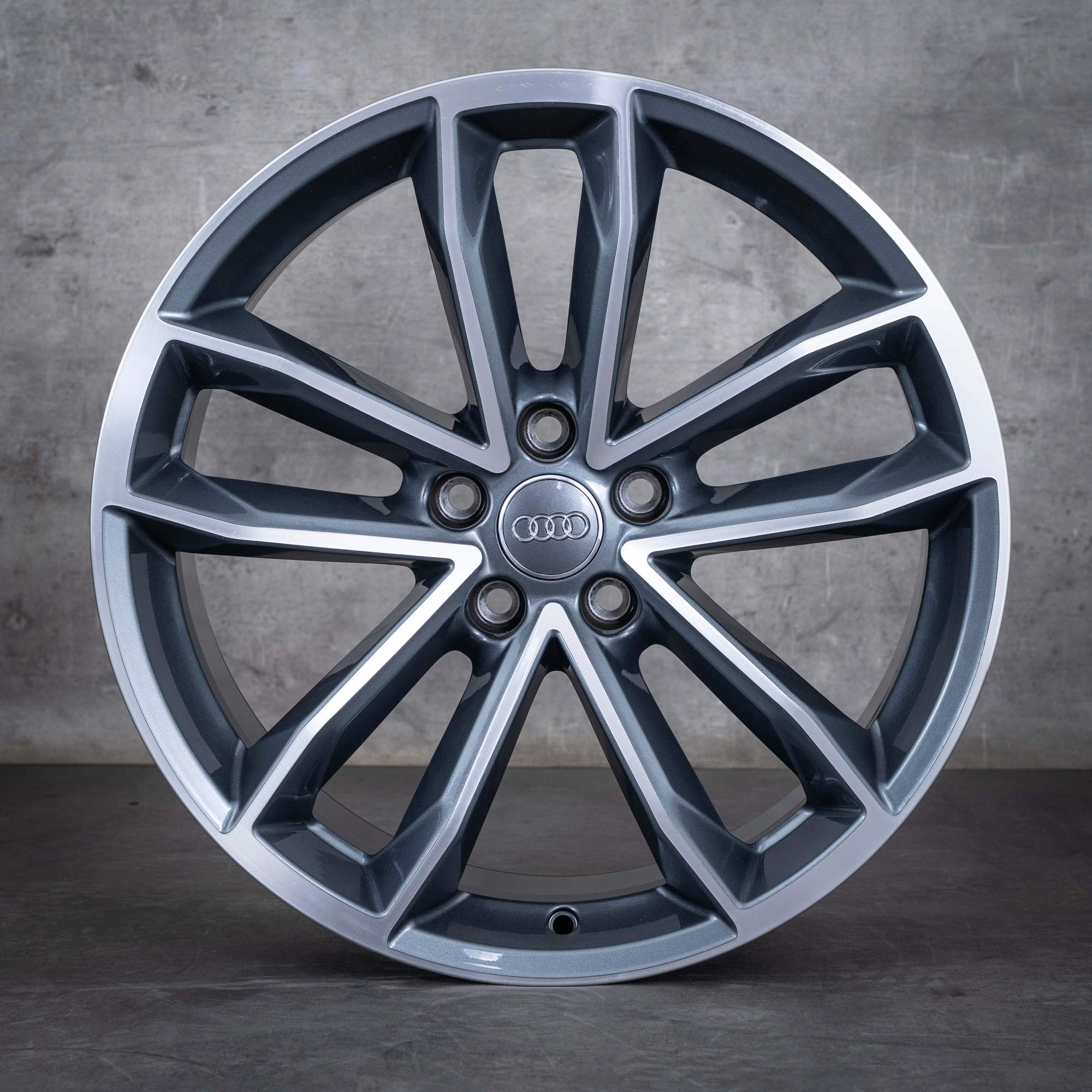 Alkuperäiset Audi A5 S5 vanteet 19 tuuman F5 8W B9 8W0601025DG Cavo Design titaani kiillotettu.