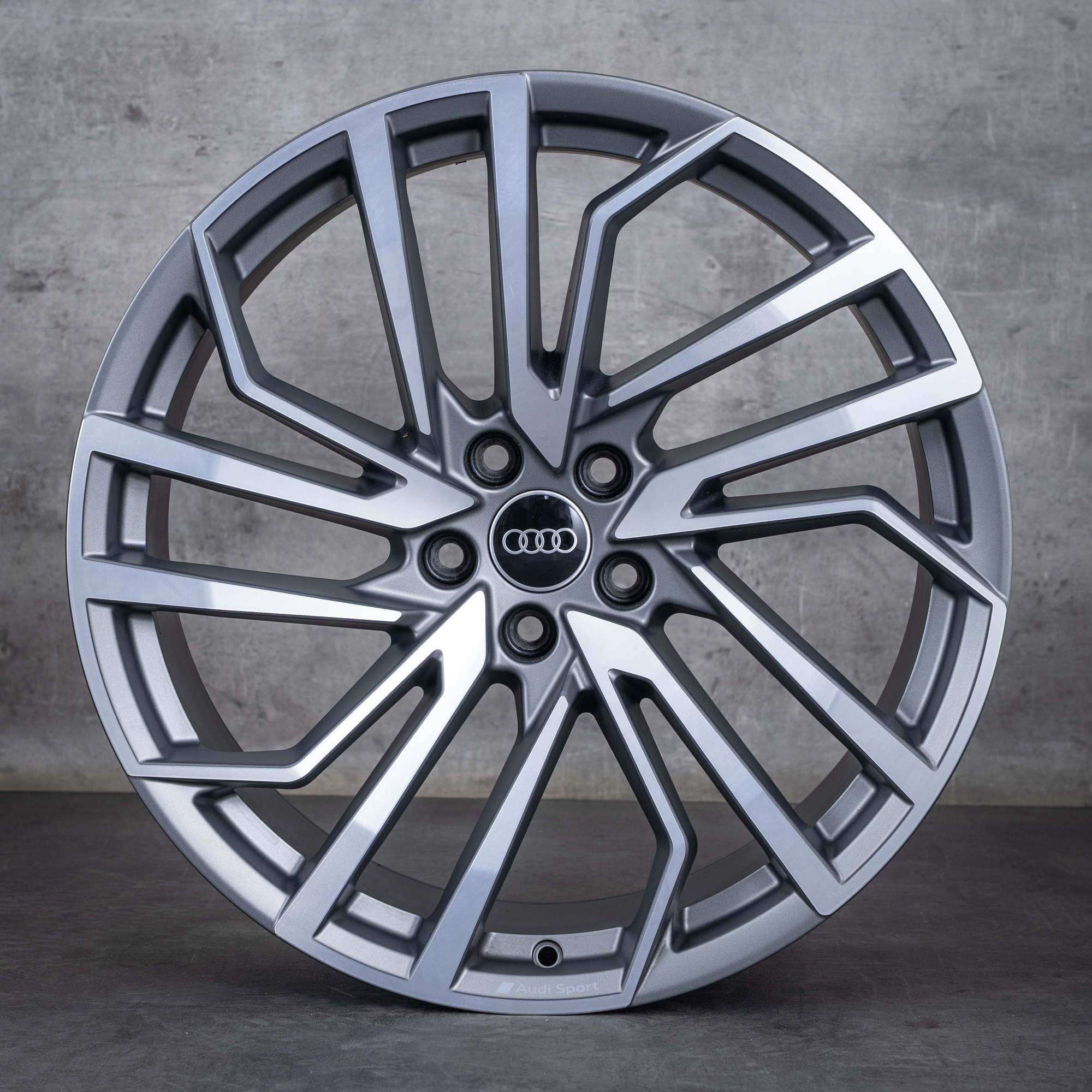 Originale Audi RS4 RS5 felger 20 tommer B9 8W F5 8W0601025FT titan matt frontpolert