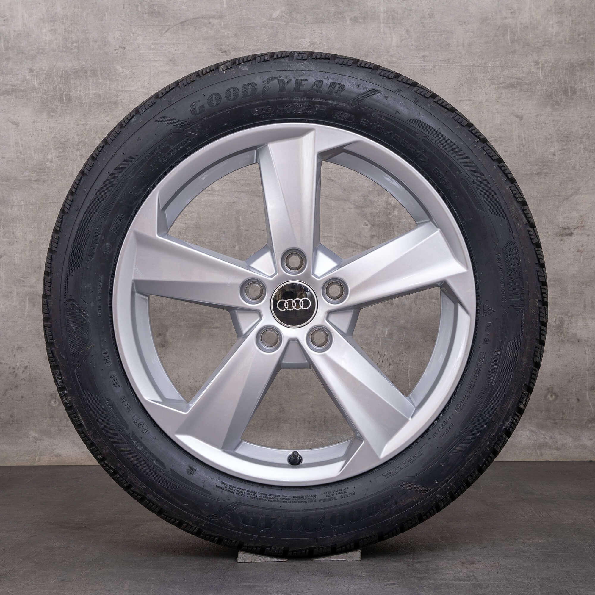 Alkuperäiset Audi Q2 talvirenkaat 17 tuuman GA-vanteet Rotor 81A601025B hopea
