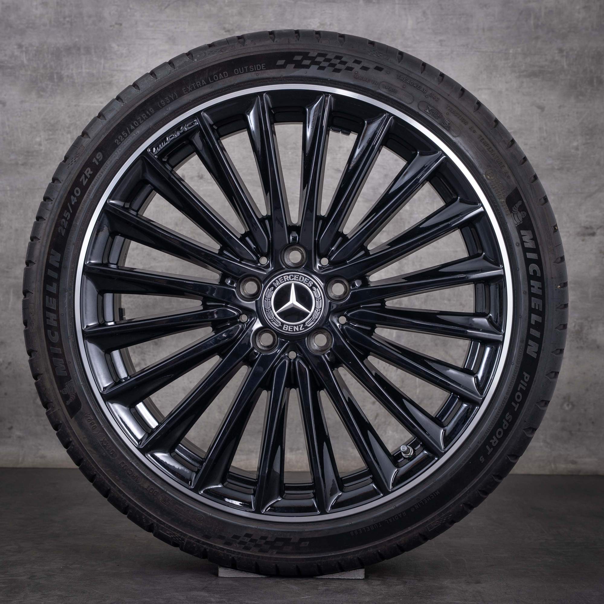 Original Mercedes-Benz A- och B-klass samt CLA 19-tums AMG-fälgar W177 W247 C118 X118 Sommarhjul A1774014200 svarta frontpolerade