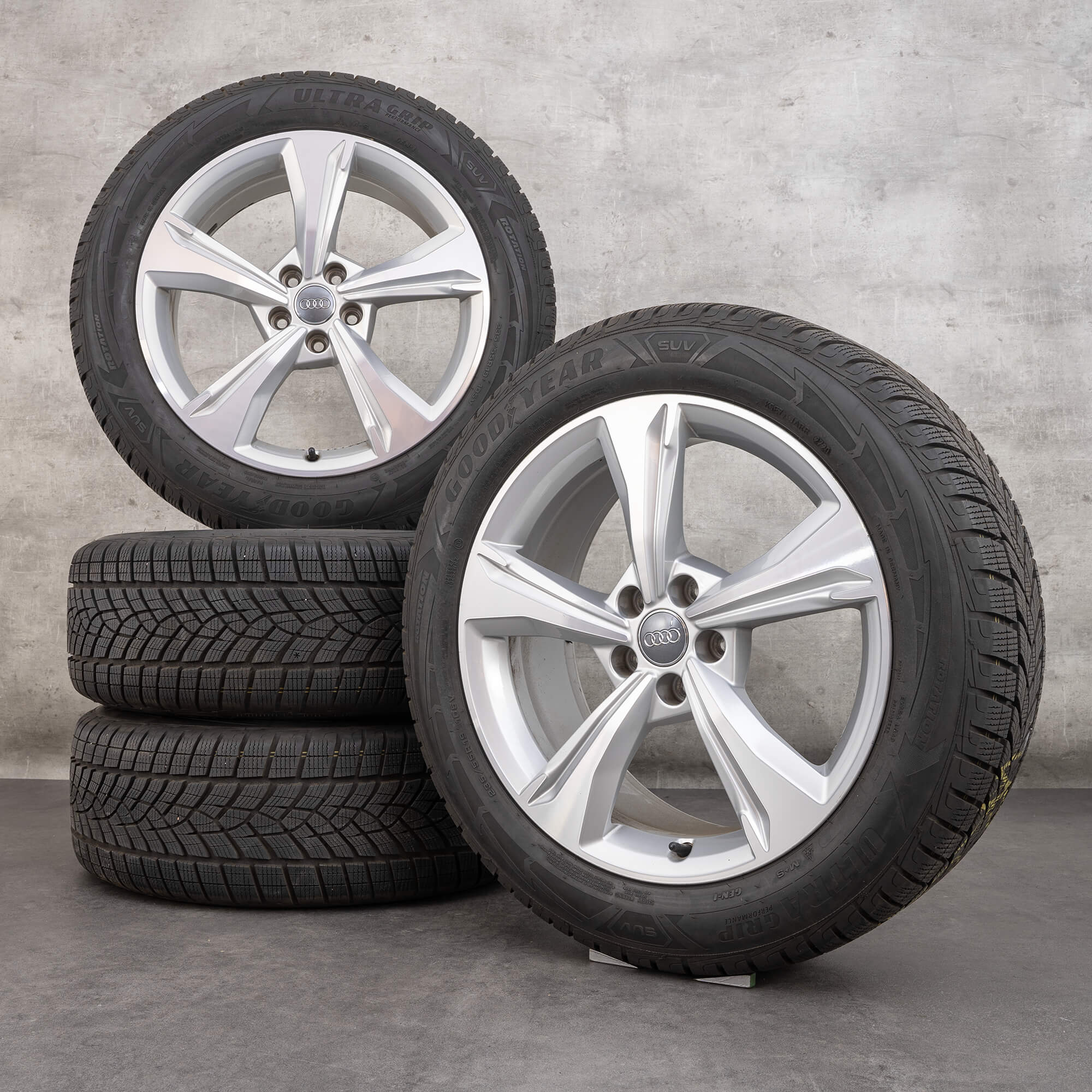 Originali Audi Q5 SQ5 con gomme invernali da 19 pollici cerchi FY 80A601025E argento lucidato frontalmente