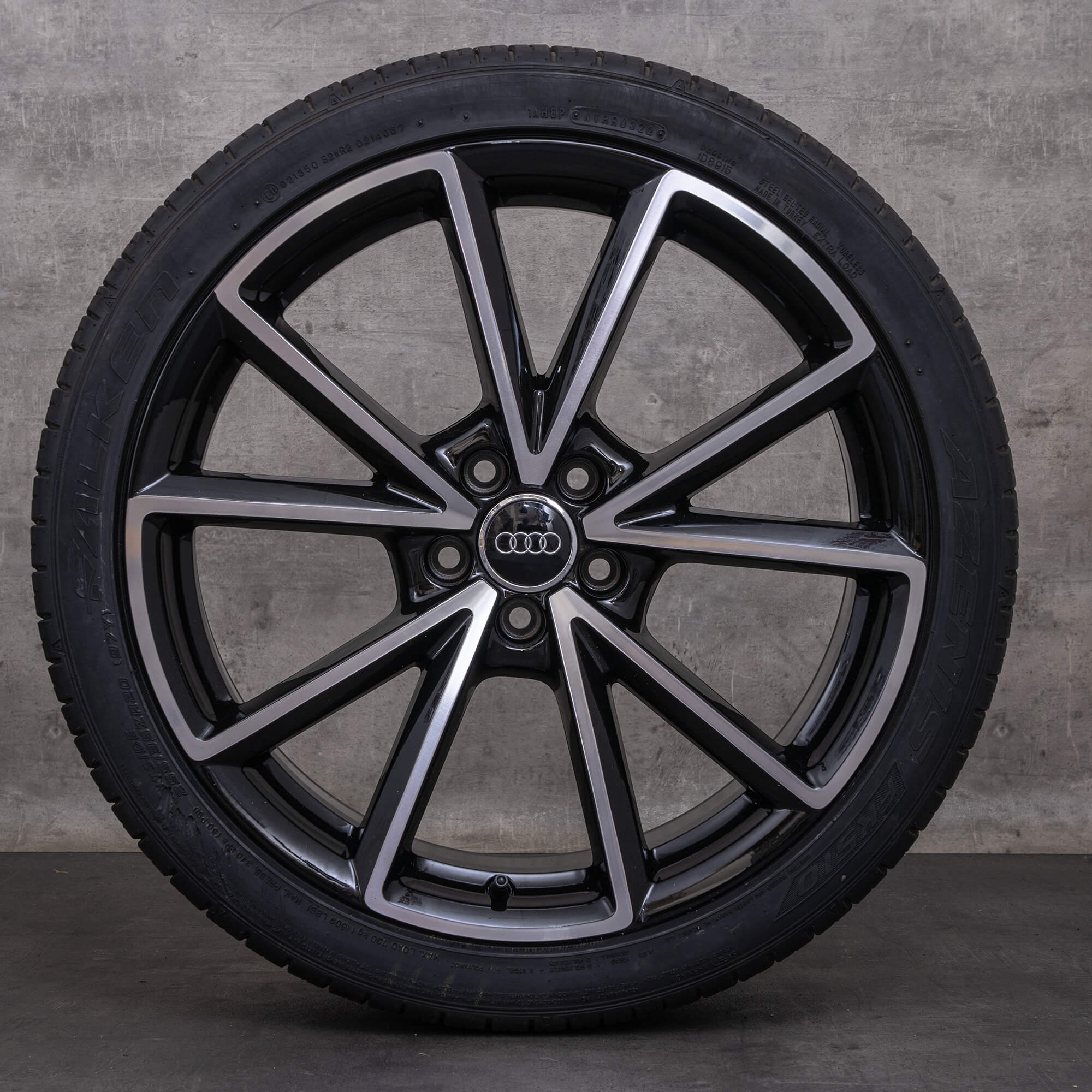 Alkuperäiset Audi Q3 RSQ3 vanteet 20 tuuman 8U kesäpyörät 8U0601025AK musta kiillotettu käännetty.