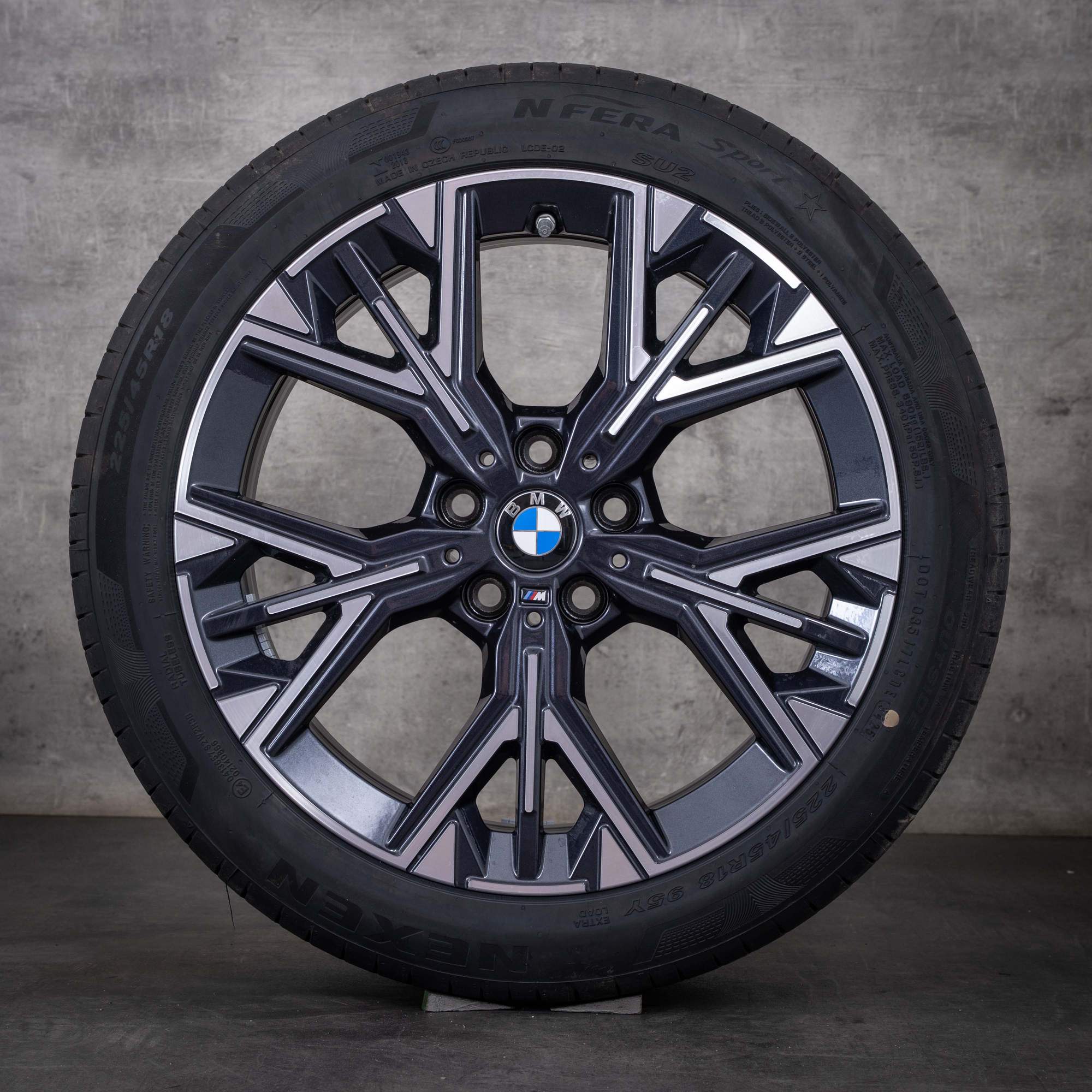 Pneus de inverno originais BMW Série 1 Série 2 18 polegadas F70 F74 Gran Coupe estilo 975 5A35E68 cinzentas com acabamento diamantado