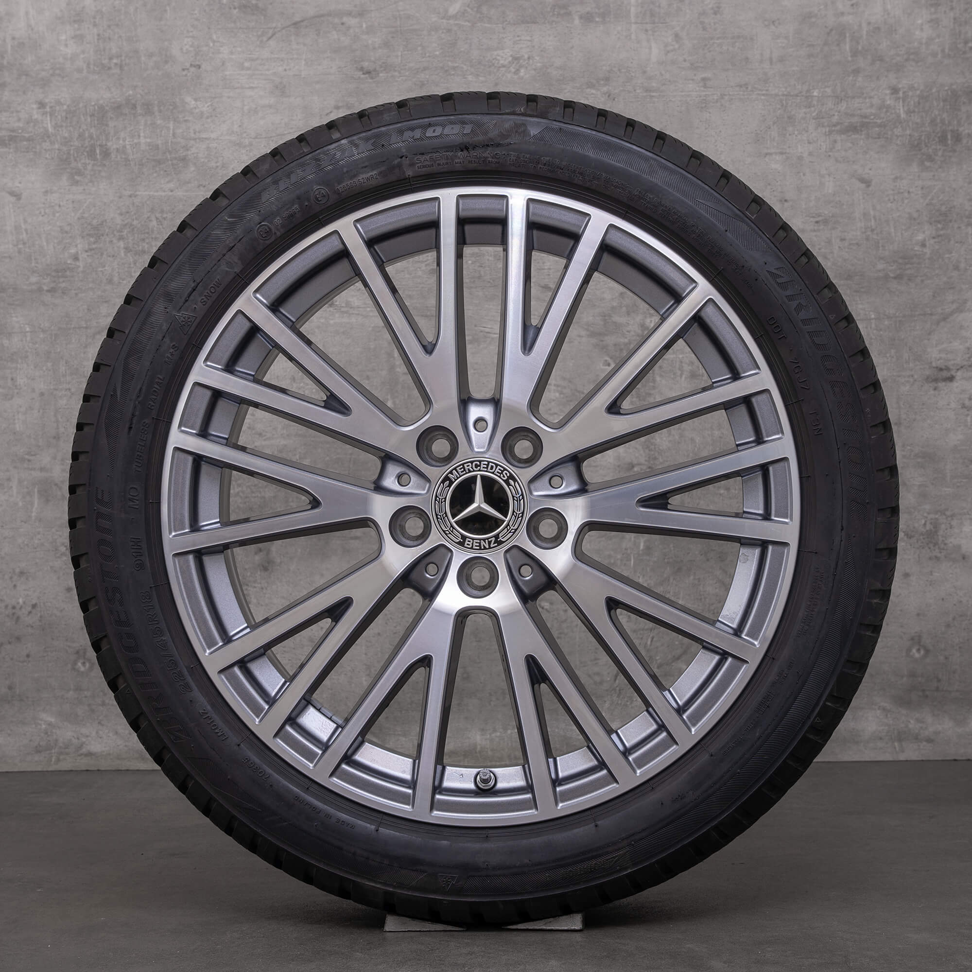 Originali Mercedes Benz Classe A B CLA cerchi con gomme invernali 18 pollici W177 V177 W247 X118 C118 auto A1774010600 himalaya grey lucidato frontalmente