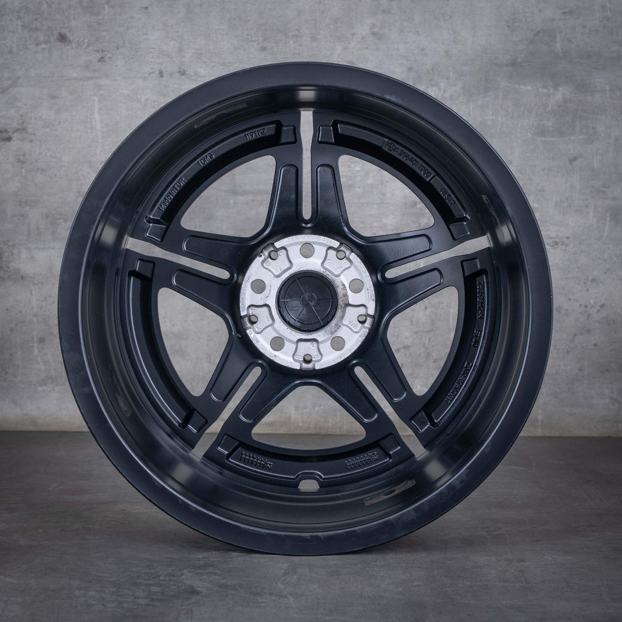 Alkuperäiset Mercedes Benz C-sarjan AMG-vanteet 18 tuumaa W206 S206 A2064011700 musta matta