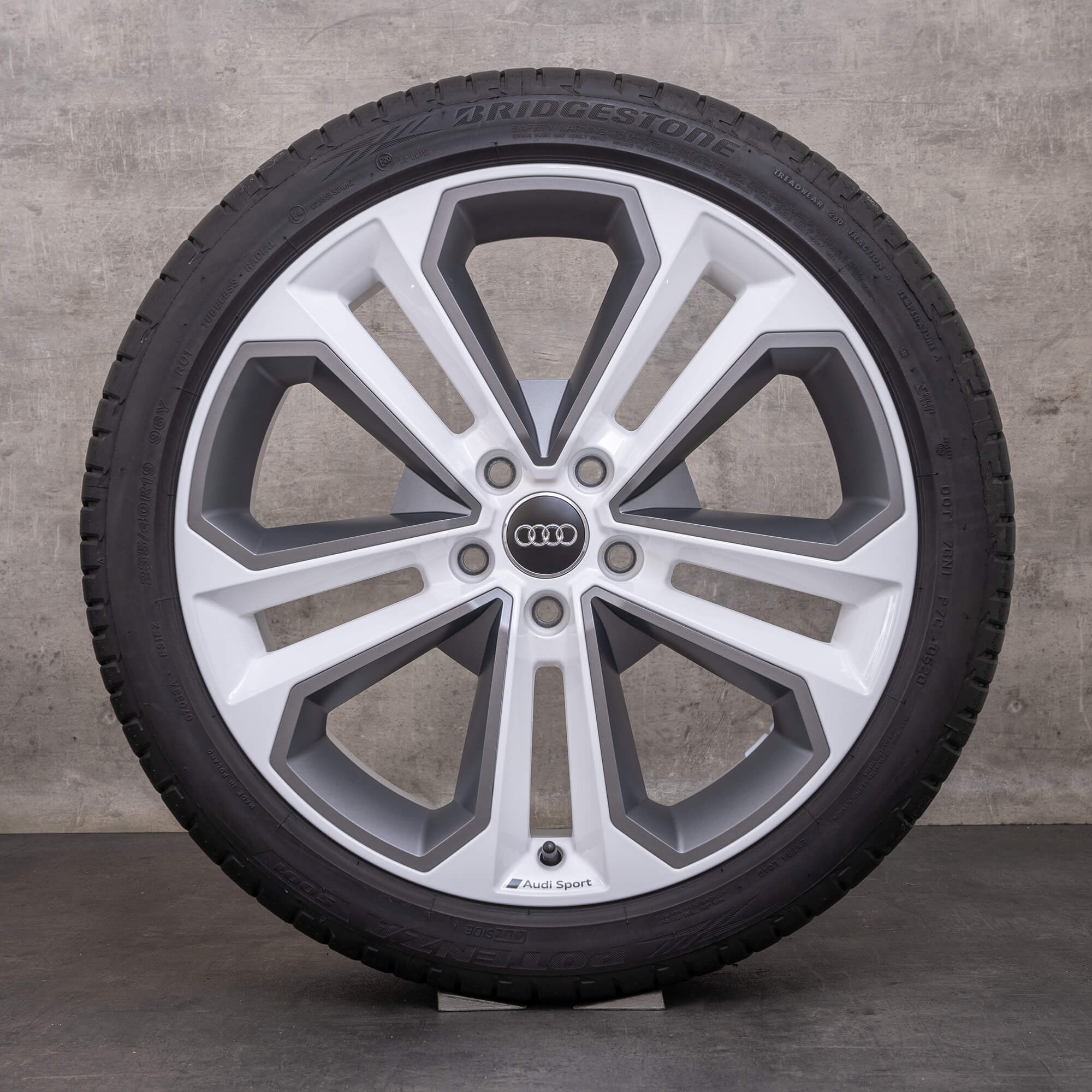 Alkuperäiset Audi Q2 SQ2 vanteet 19 tuuman GA kesäpyörät valkoinen hopea kevytmetallivanteet 81A601025AF
