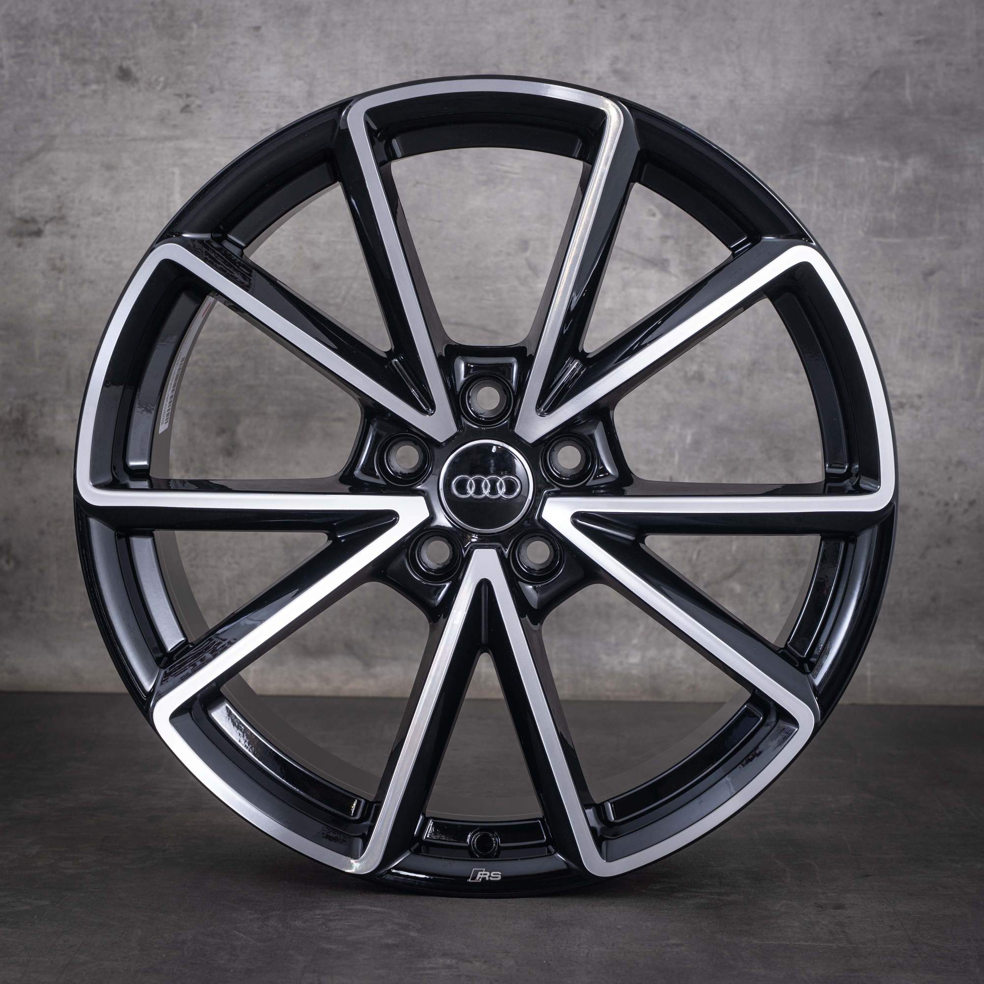 Original Audi A4 S4 Felgen 19 Zoll B9 8W 8W0601025BD schwarz front glanzgedreht NEU