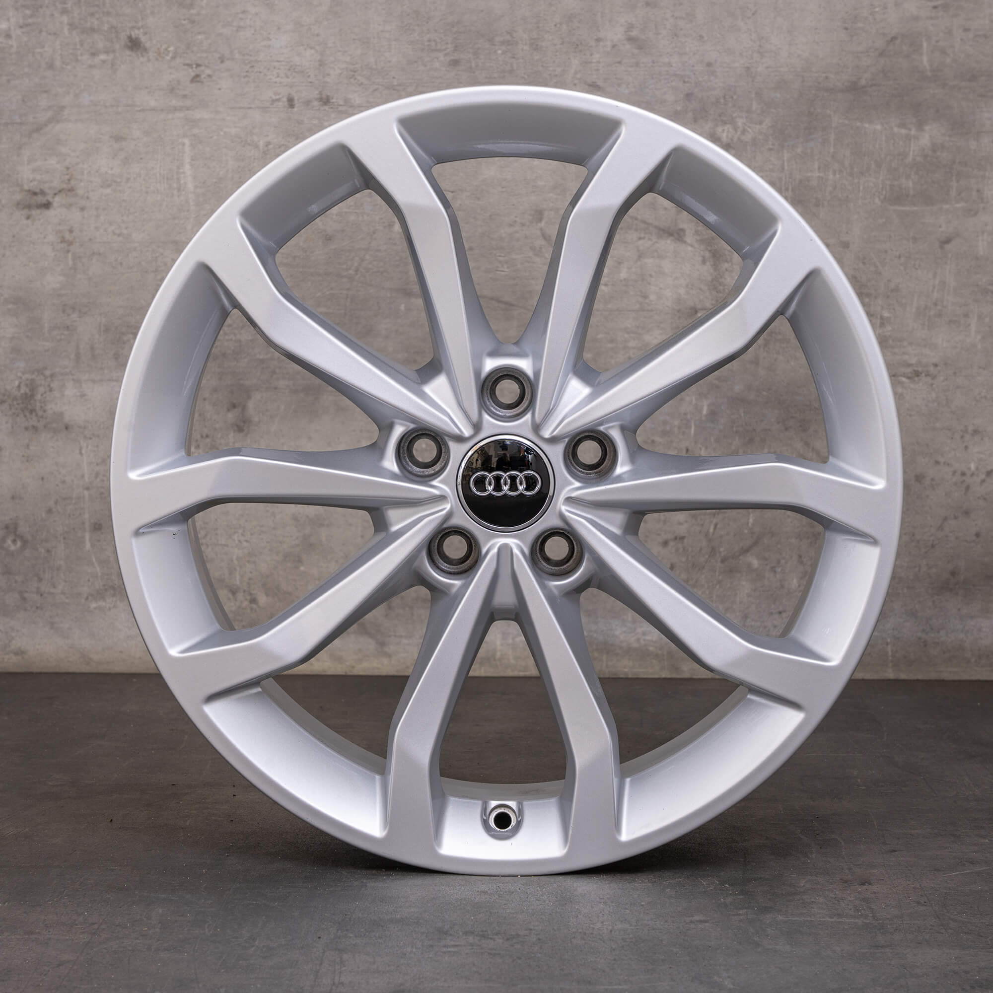 Original Audi A4 S4 ráfky na auto 18 palců B9 8W 8W0601025ED stříbrné lesklé