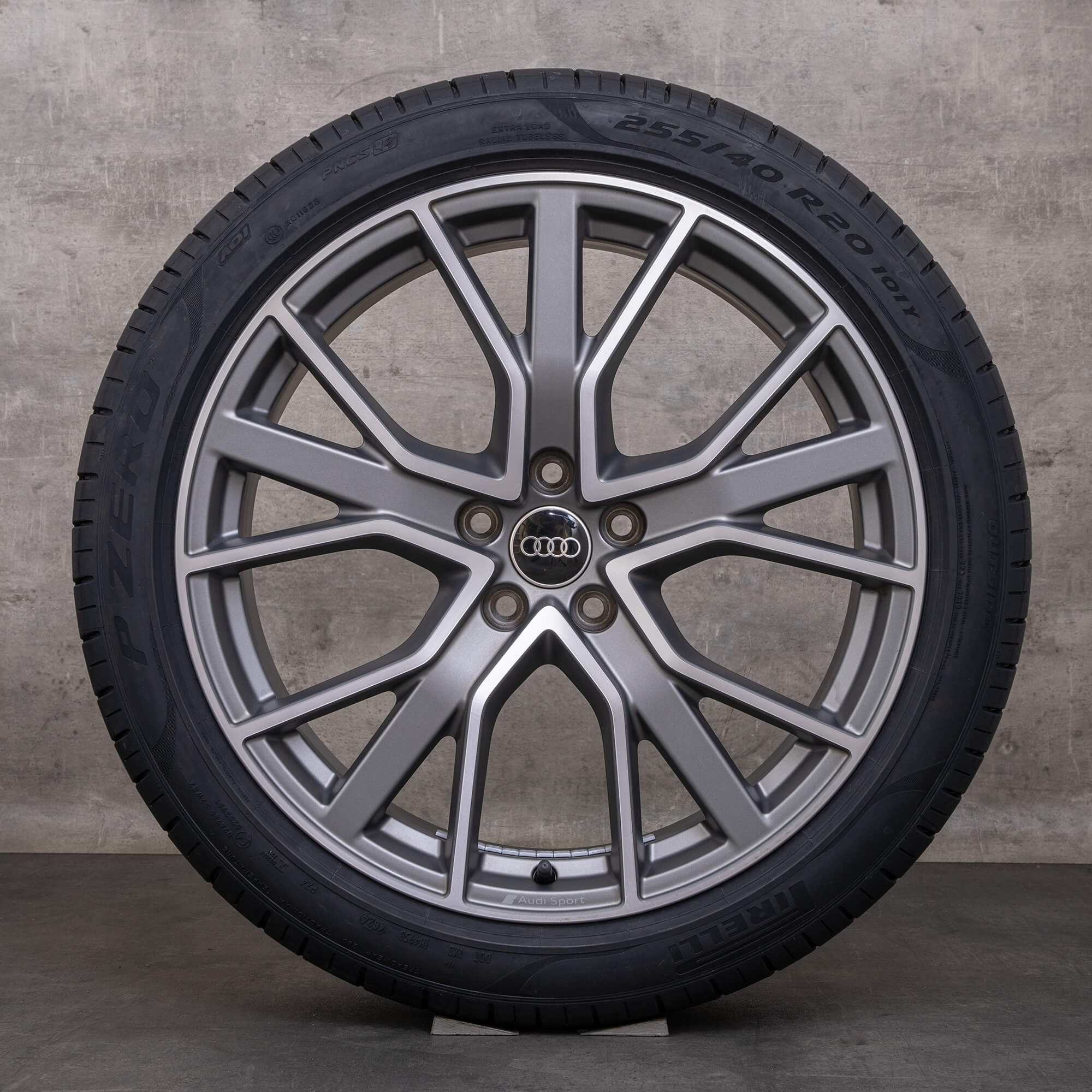 Original Audi Q3 RSQ3 sommarhjul 20 tum F3 fälgar / fälg 83A601025T titan matt polerad