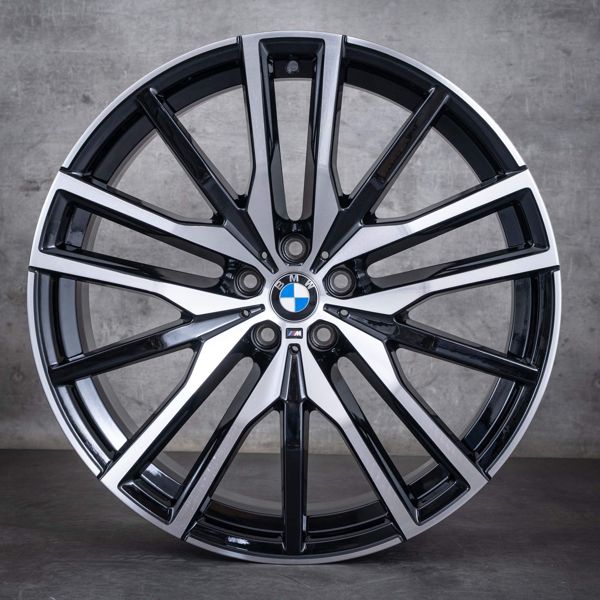 Oryginalne felgi BMW X5 X6 22 cale G05 G06 742 M 8090013 8090014 czarne polerowane toczone