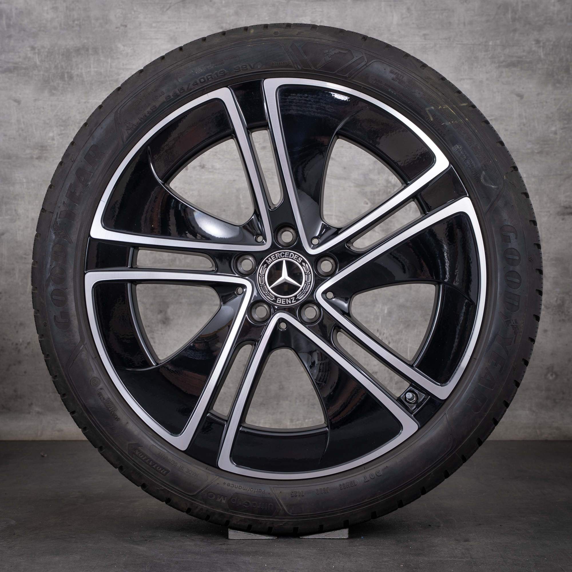 Original Mercedes Benz CLE Winterräder 19 Zoll C236 A236 Felgen A2364014100 schwarz glanzgedreht