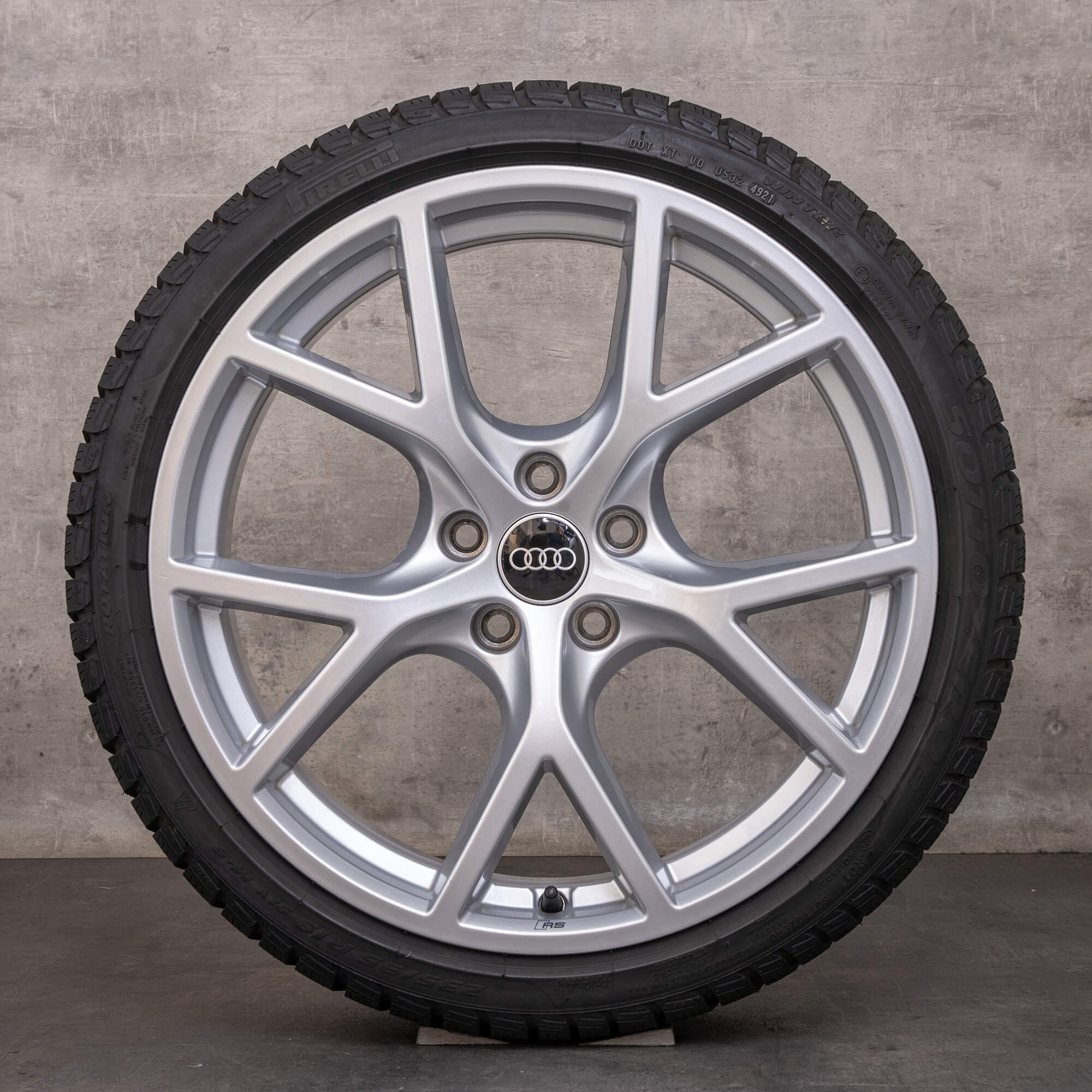 Original Audi RS3 8Y vinterhjul 19 tums fälgar 8Y0601025BT 8Y0601025BQ silver glänsande NY