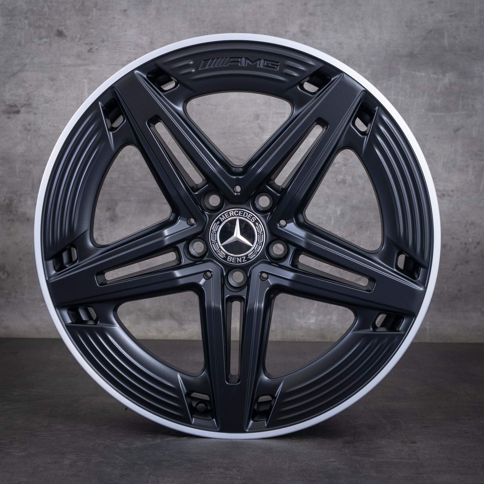 Cerchi originali Mercedes-Benz CLA 45 AMG da 19 pollici C118 X118 A1184010700 nero opaco con bordo diamantato NUOVI