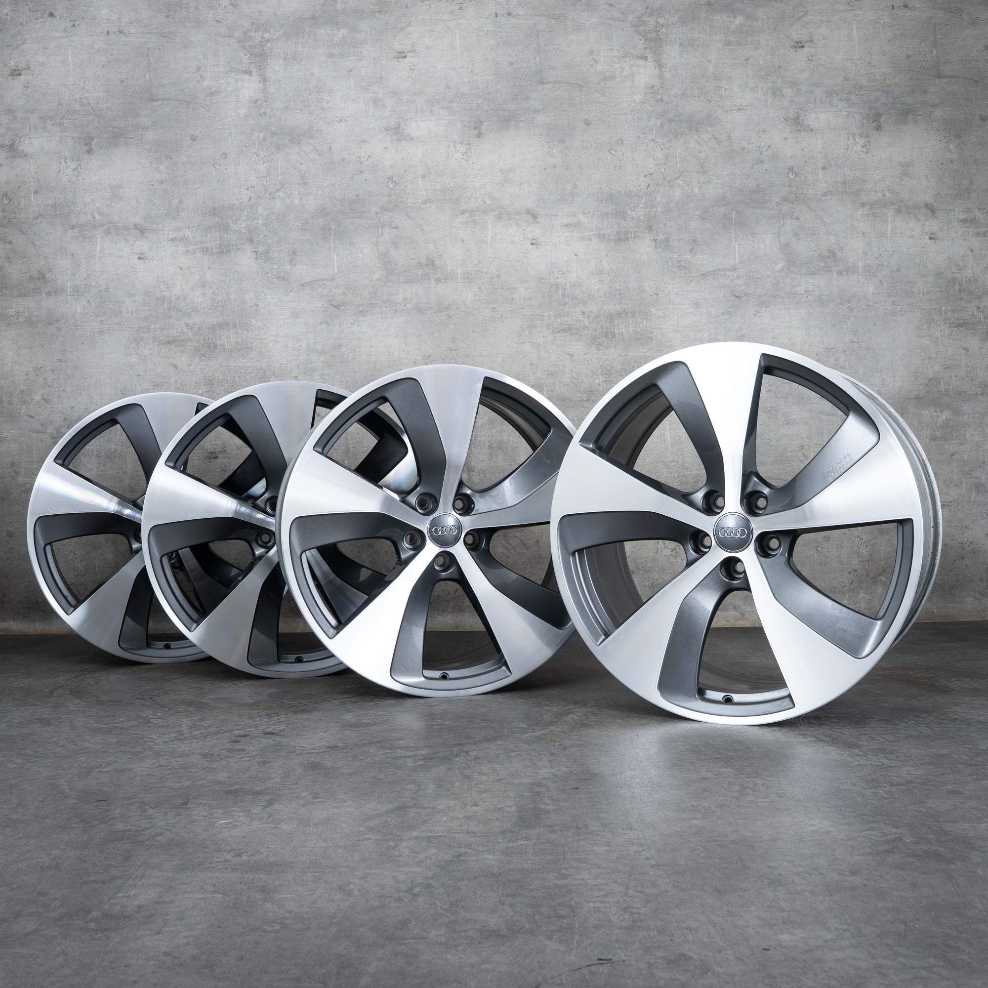 Oryginalne felgi Audi Q7 SQ7 21 cali 4M Turbine Design 4M0601025E polerowane tytanowe