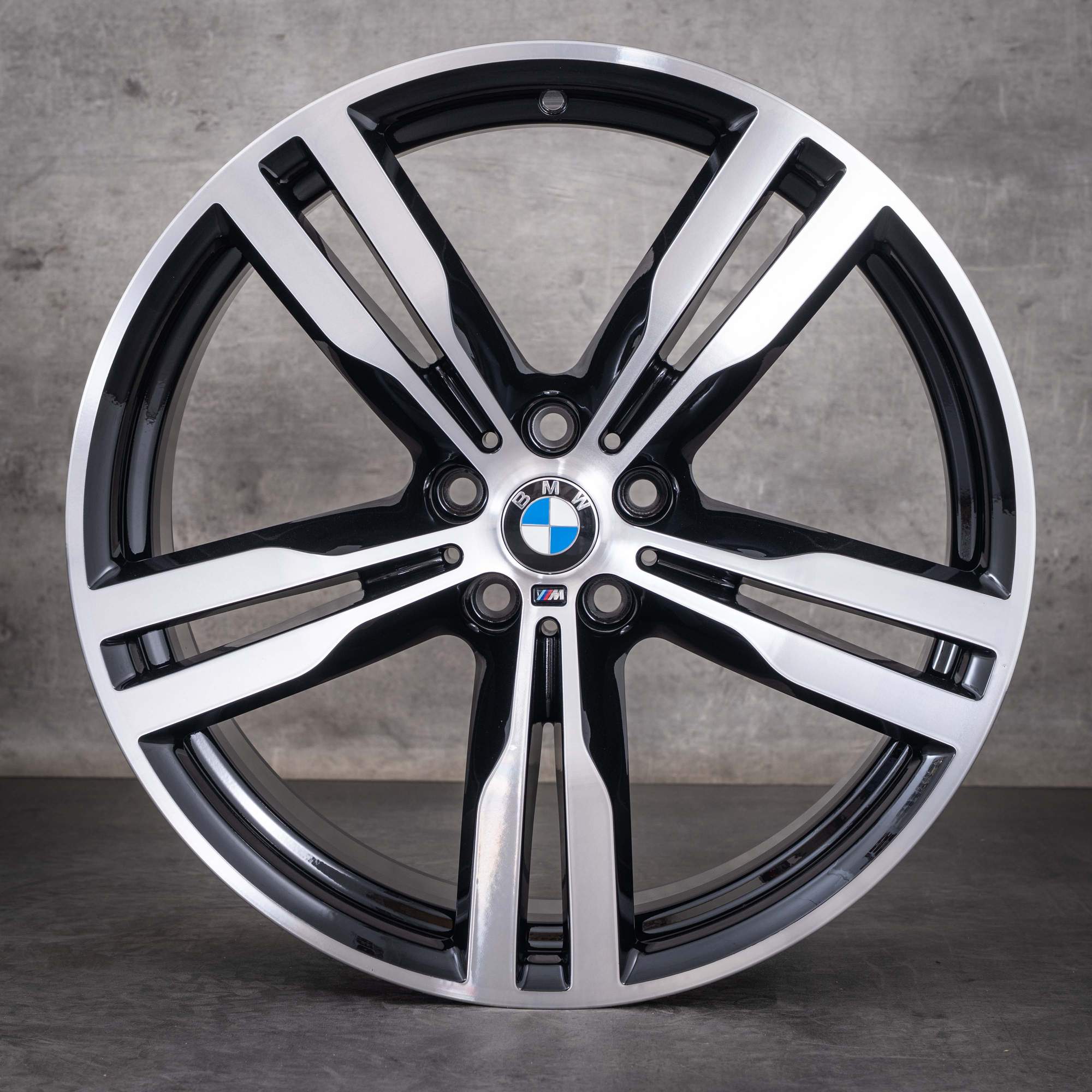 Oryginalne felgi BMW serii 6 GT i serii 7 20 cali G11 G12 G32 stylizacja 648 M 7850581 7850582 czarne z efektem diamond cut NOWE
