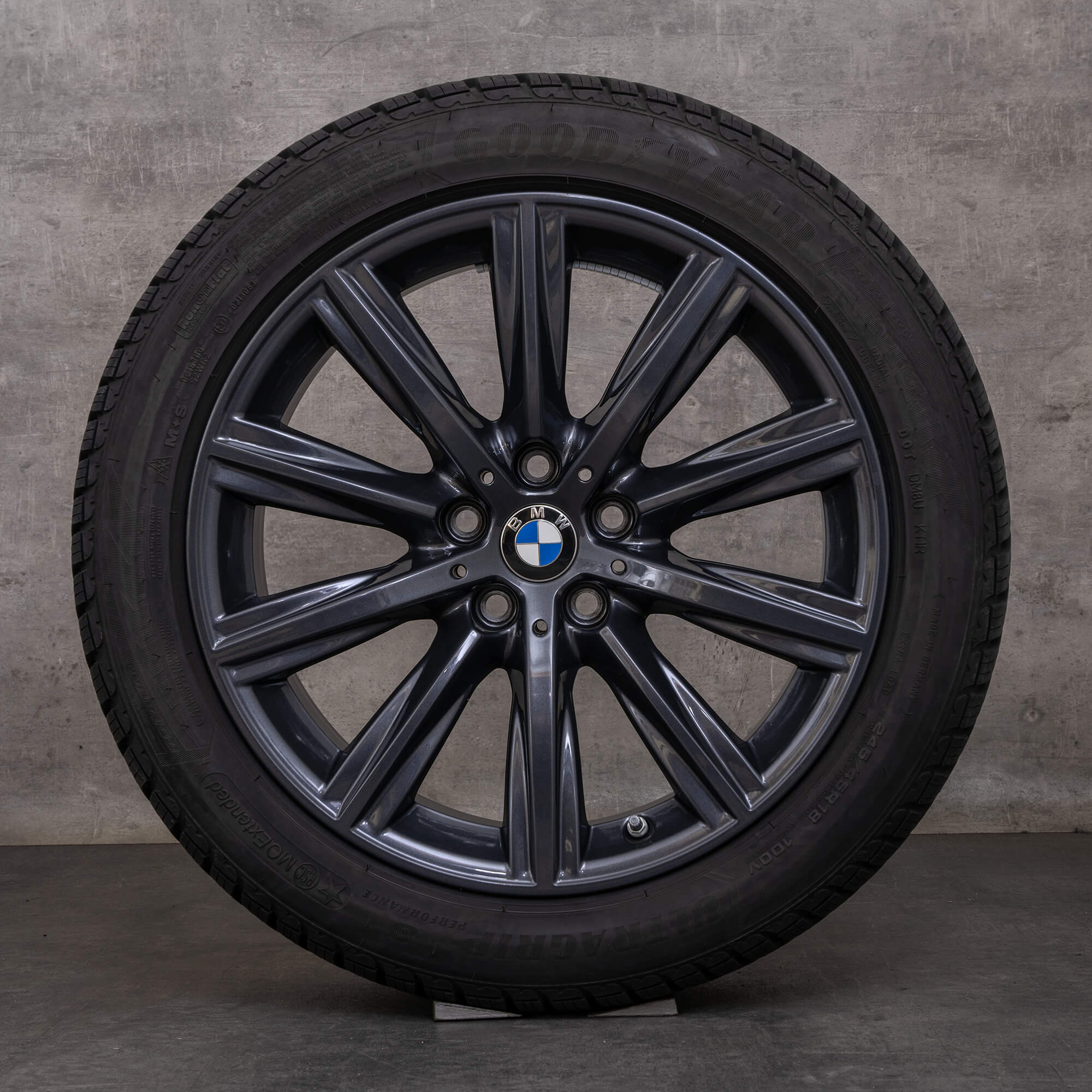 Oryginalne koła zimowe BMW serii 5 18 cali G30 G31 felgi stylizacja 684 6874441 szary himalaya polerowane