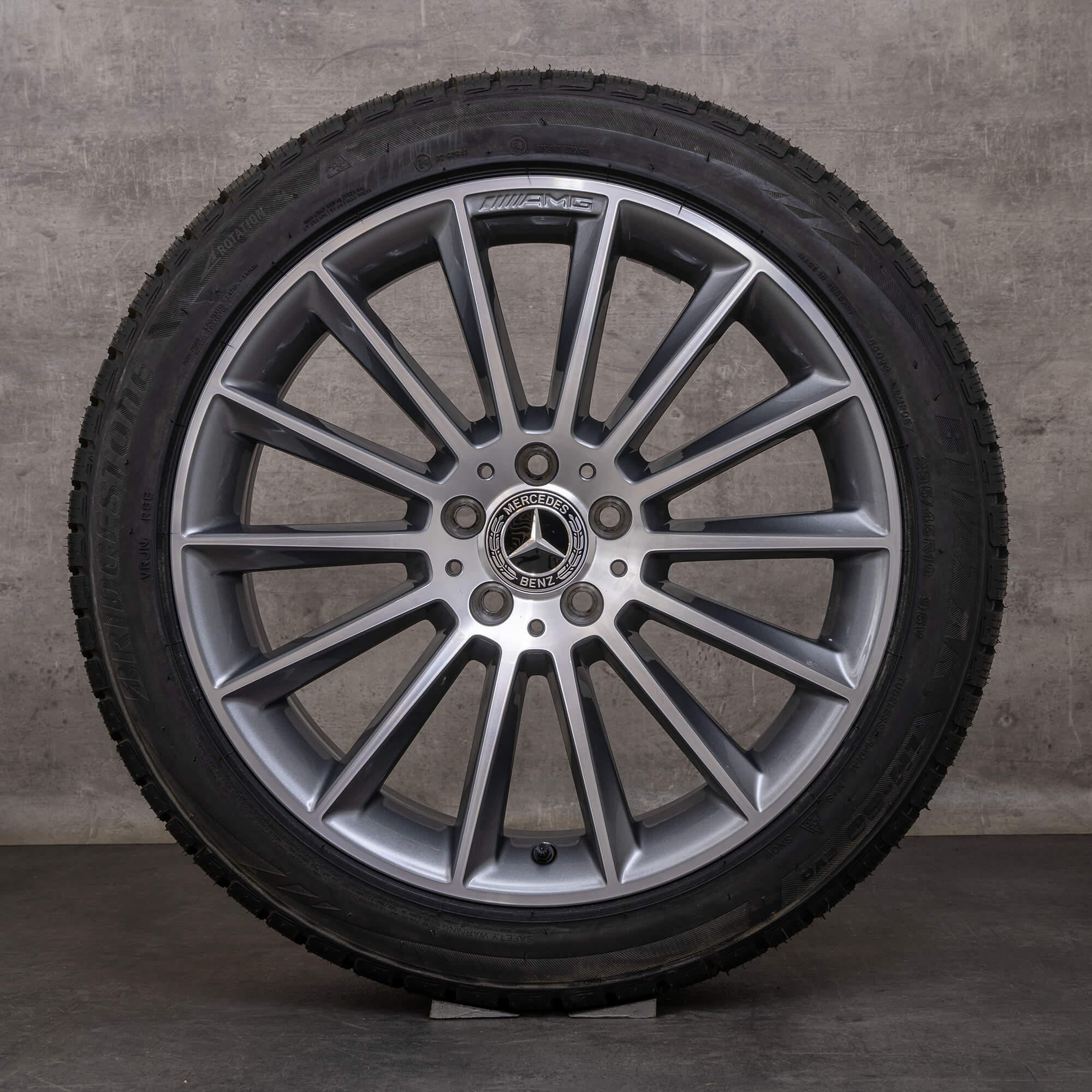 Alkuperäiset Mercedes Benz GLA AMG talvirenkaat 19 tuuman X156 vanteet A1564012800 himalajanharmaa kiillotettu