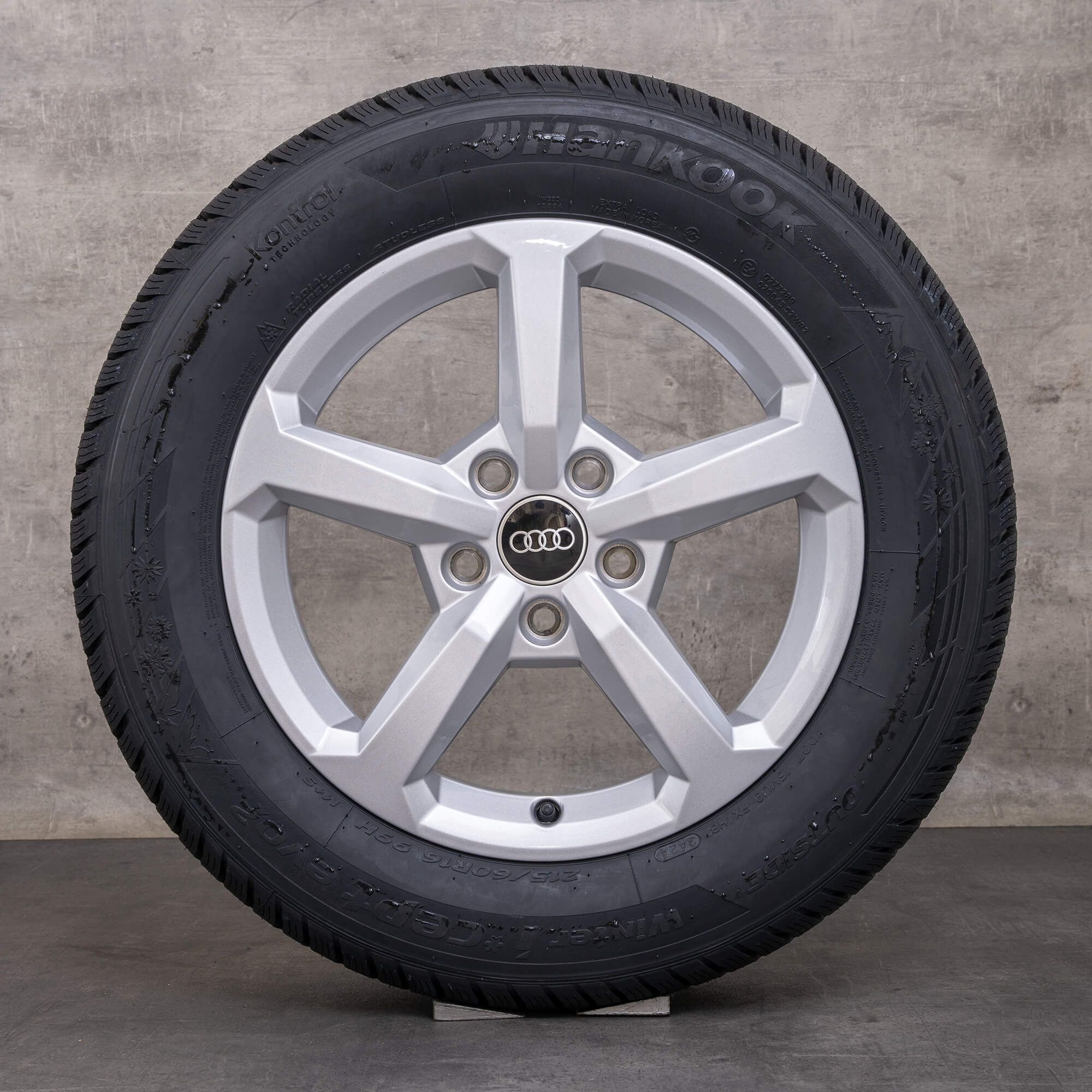 Alkuperäiset Audi Q2 talvirenkaat 16 tuuman GA-vanteet 81A601025 hopea