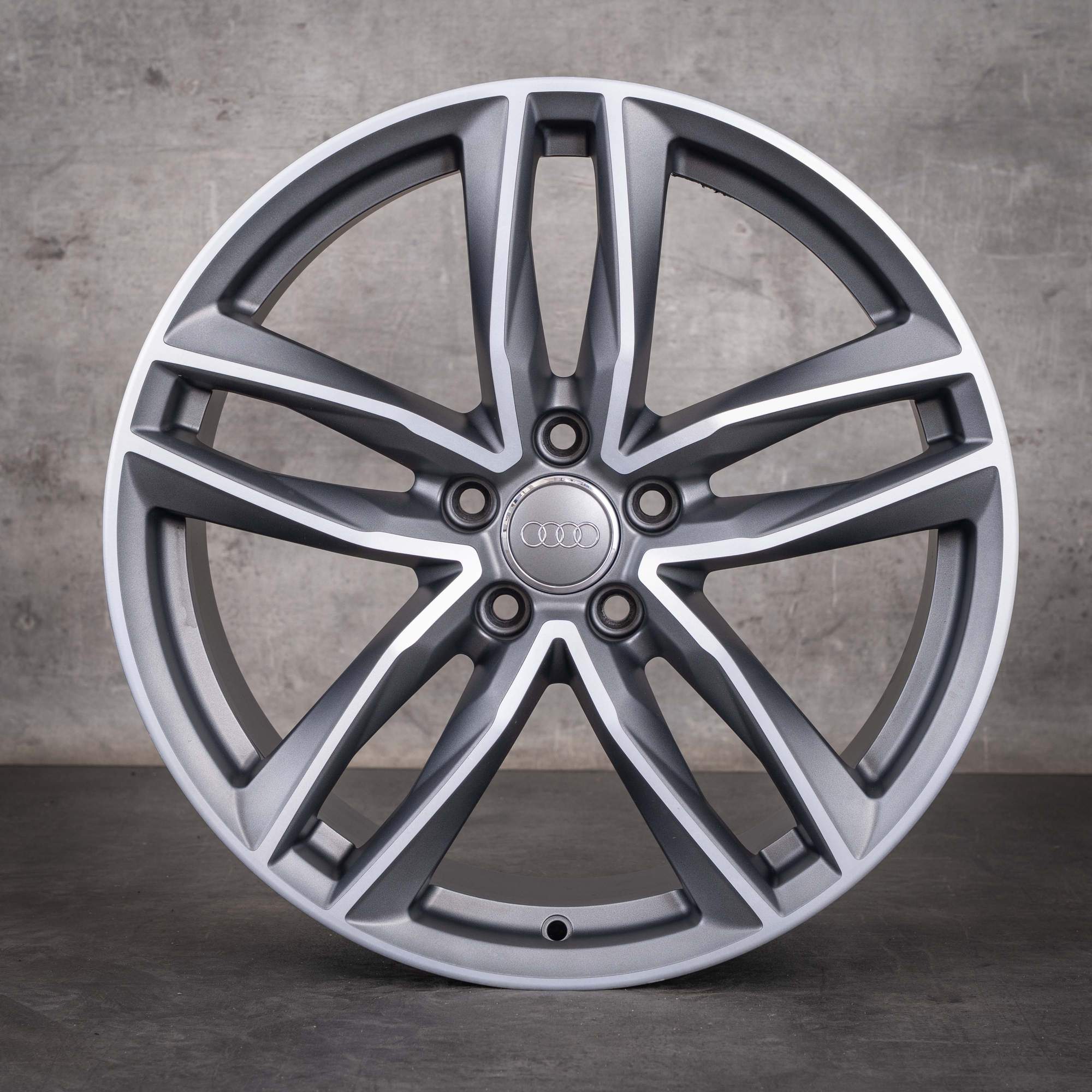 Original Audi TT TTS TTRS Felgen 19 Zoll 8S FV 8S0601025R titan matt glanzgedreht