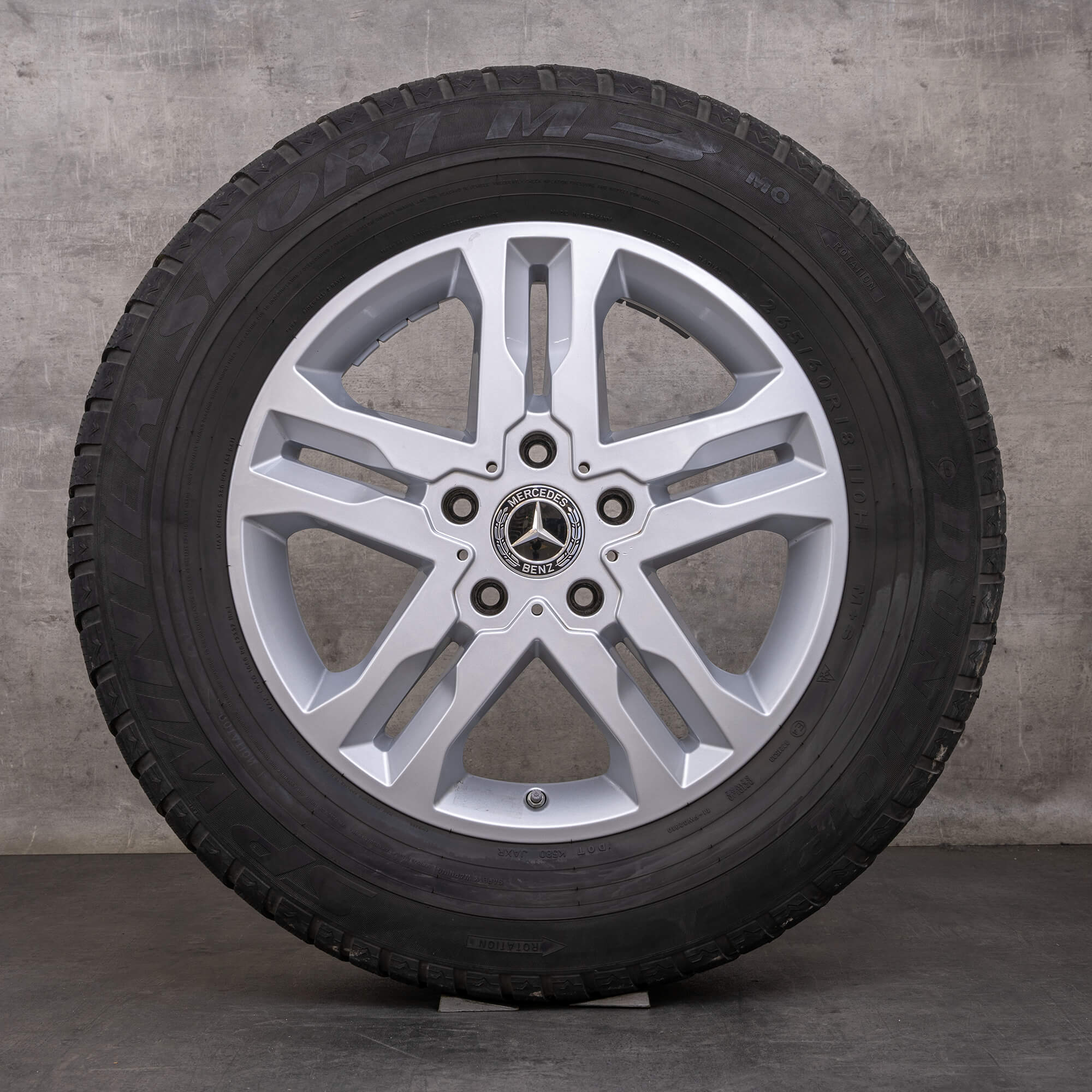 Original zimní pneu s disky Mercedes Benz třídy G 18" W463 G350 G400 G500 ráfky na auto A4634012502 stříbrné lesklé