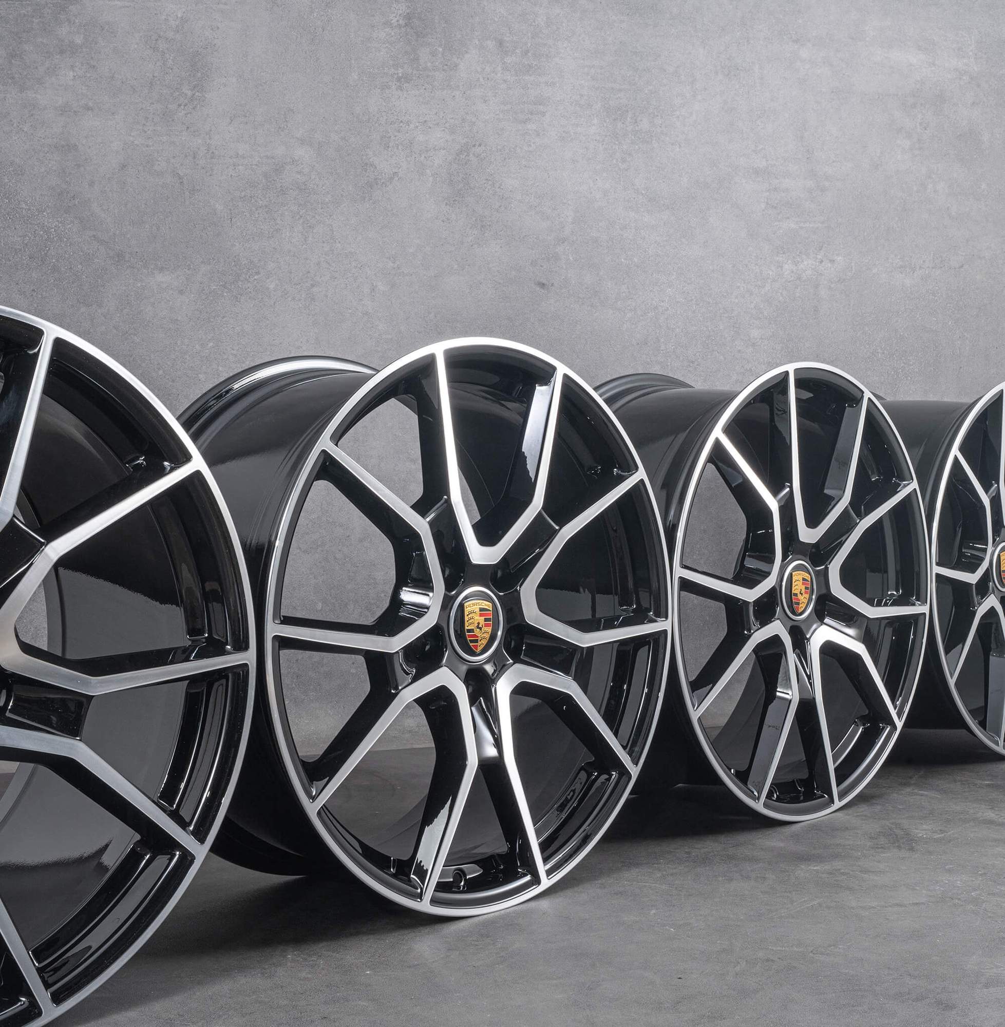 OEM Porsche Taycan 9J1 Rims 21 inch 9J1601025BC 9J1601025BD RS Spyder black glossy turned NEW