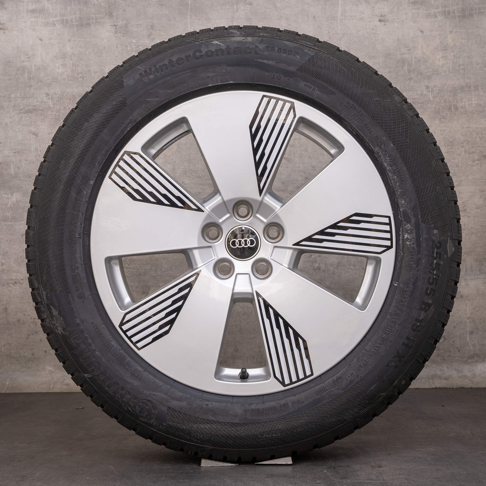 Originale Audi Q8 e-tron Anvelope de iarnă 19 inch 4KE GE Jantă Aero 4KE601025L argintiu NOU