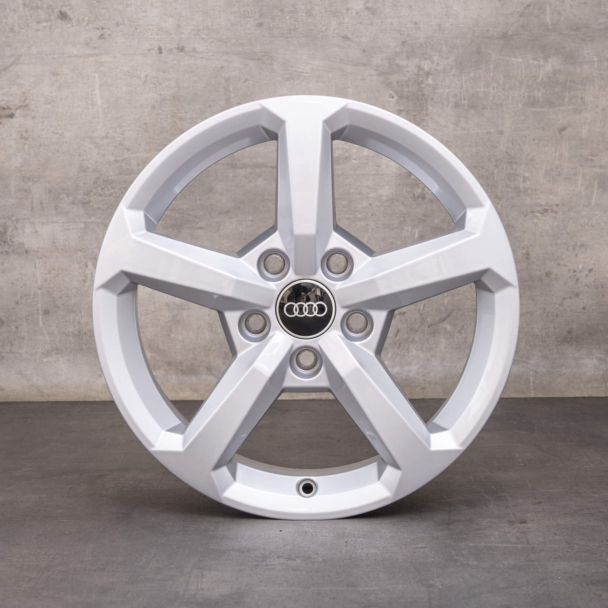 Alkuperäiset Aidot Audi Q2 -vanteet 16 tuuman GA 81A601025 kevytmetallivanteet hopea