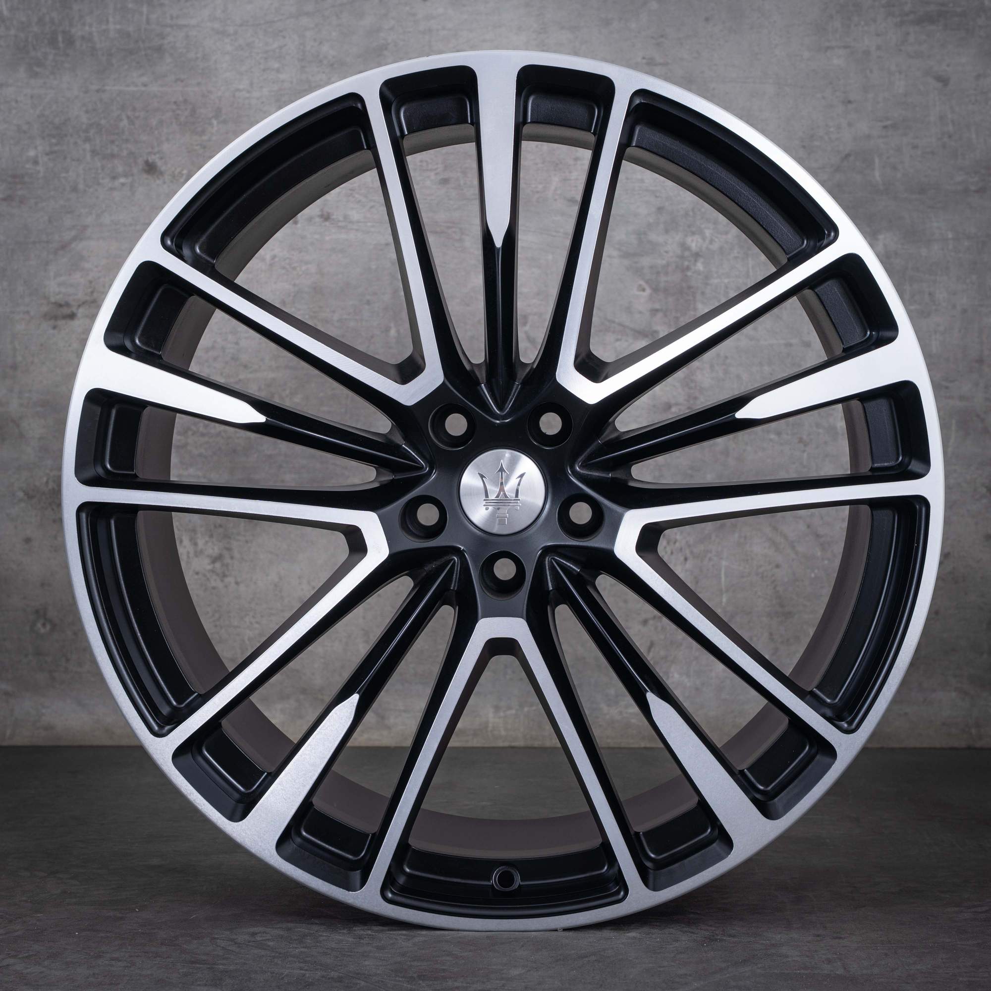 Oryginalne felgi Maserati Levante 22 cale Trofeo 670138135 670138127 czarny mat polerowany