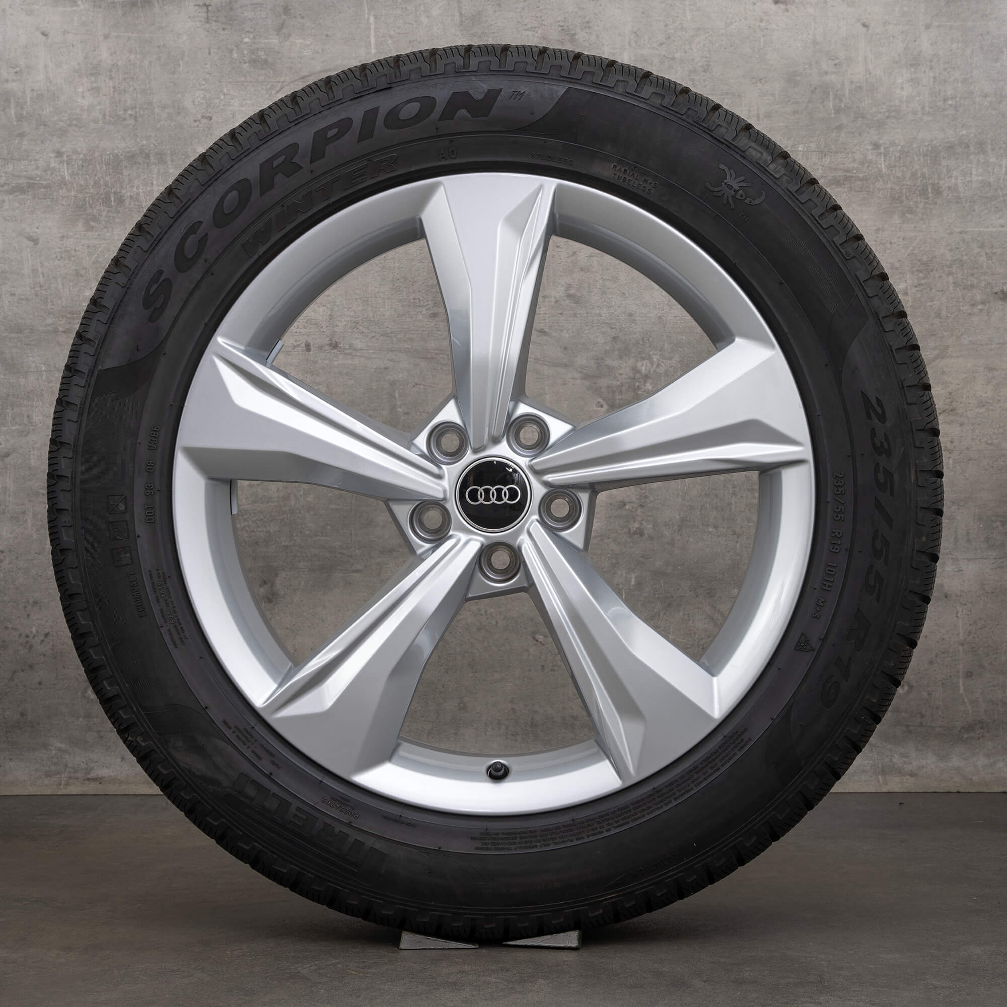 Oryginał Audi Q5 SQ5 koła zimowe 19 cali FY felgi 80A601025K dynamiczny wzór DOT 22 srebrny