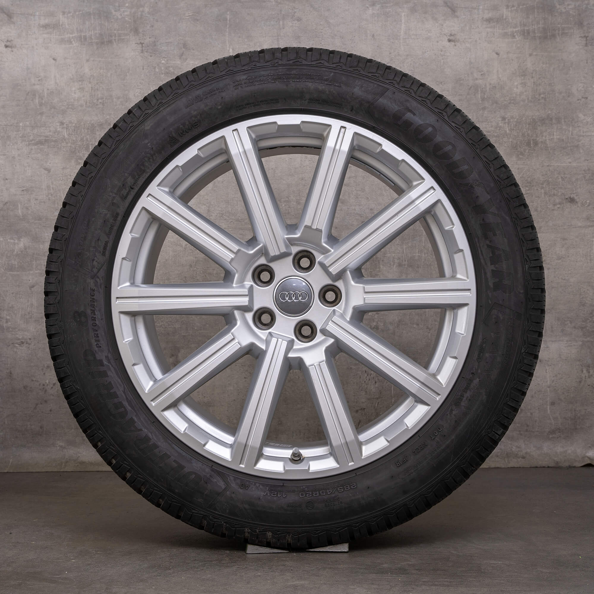 Oryginalne koła zimowe Audi Q7 SQ7 20 cali 4M felgi 4M0601025AE srebrne