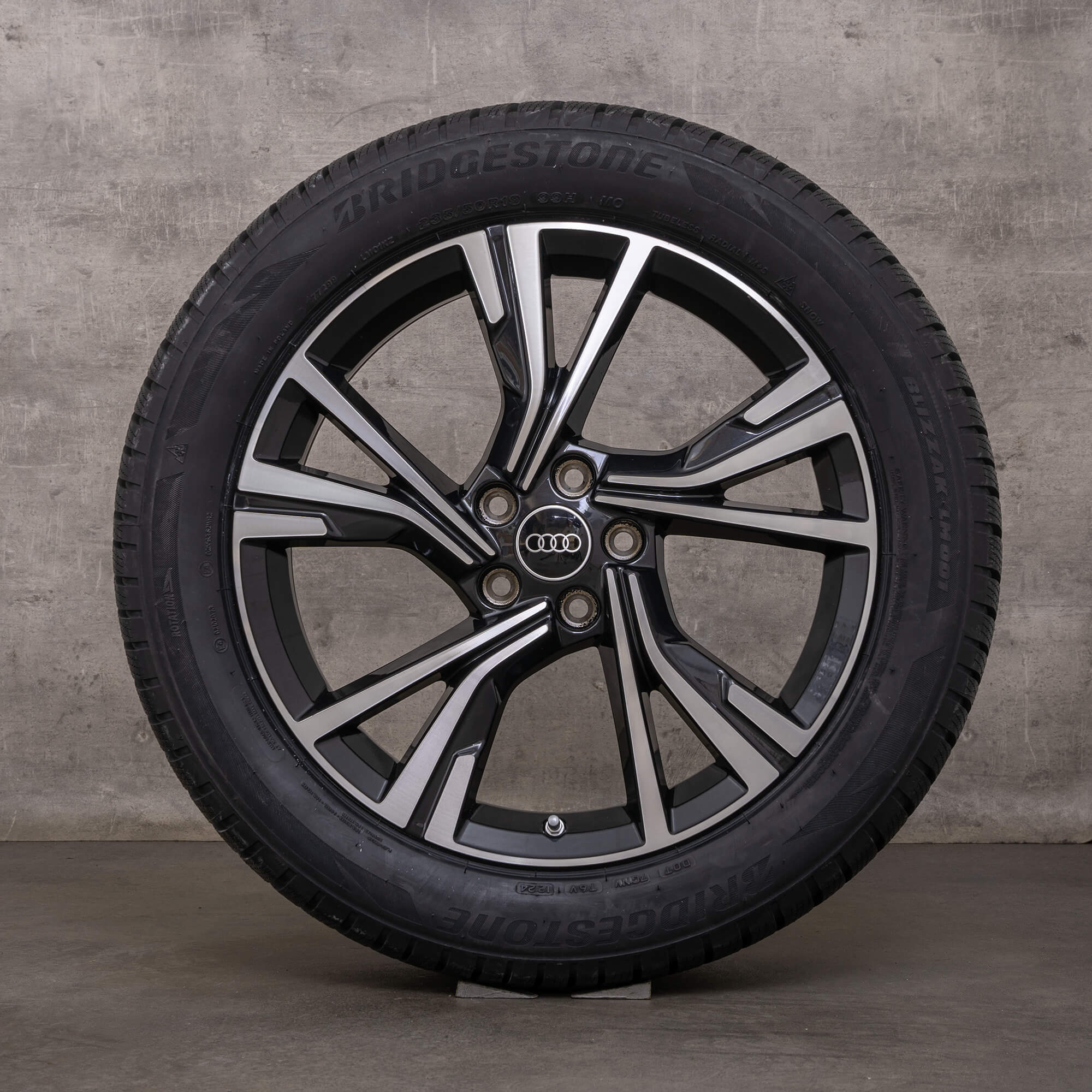 Originální zimni alu kola Audi Q3 & Sportback 19 palcové disky F3 83G601025J černé lesklé soustružené