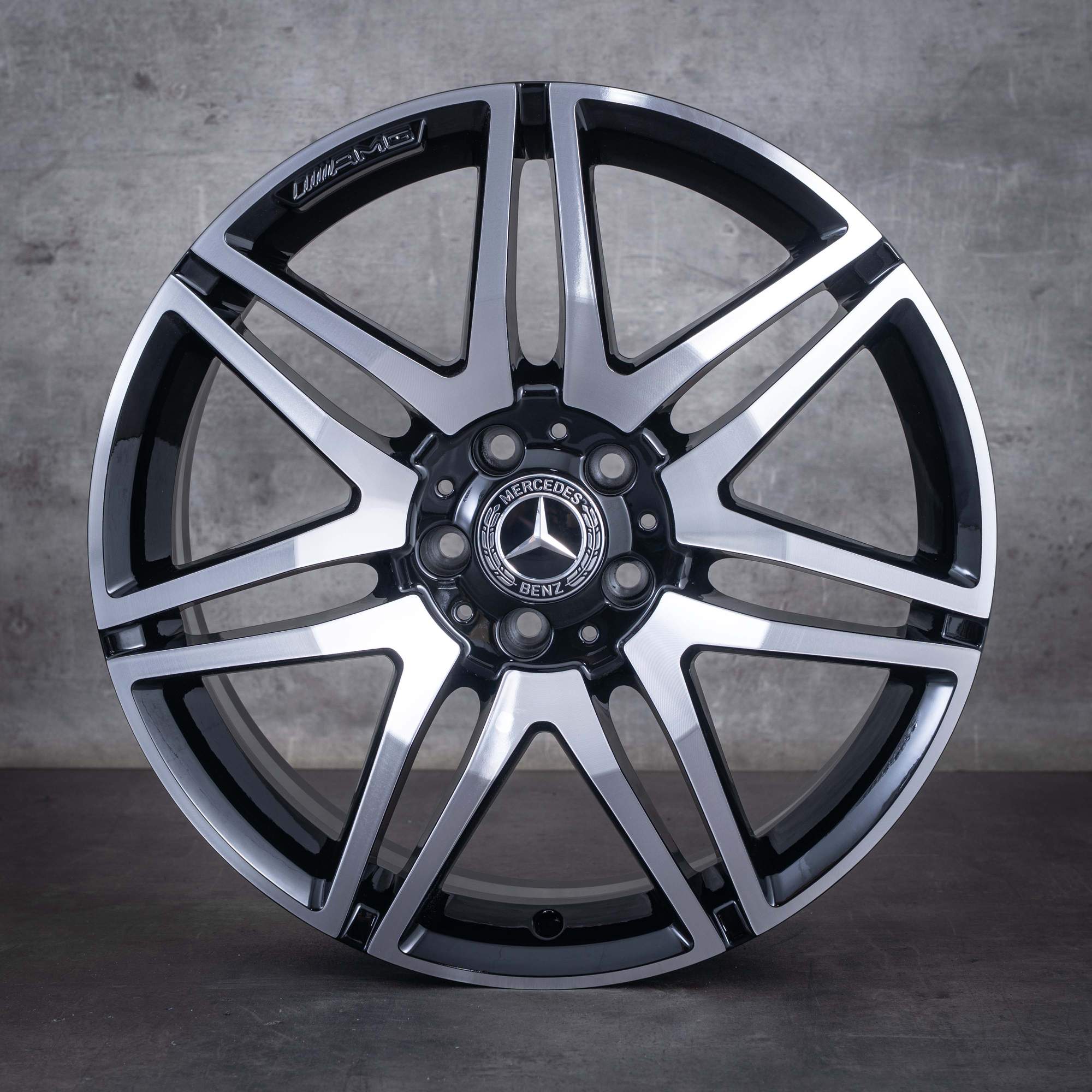 Original Mercedes Benz E-Klasse AMG Winterräder 19 Zoll C207 A207 Felgen A2124014702 schwarz front glanzgedreht NEU