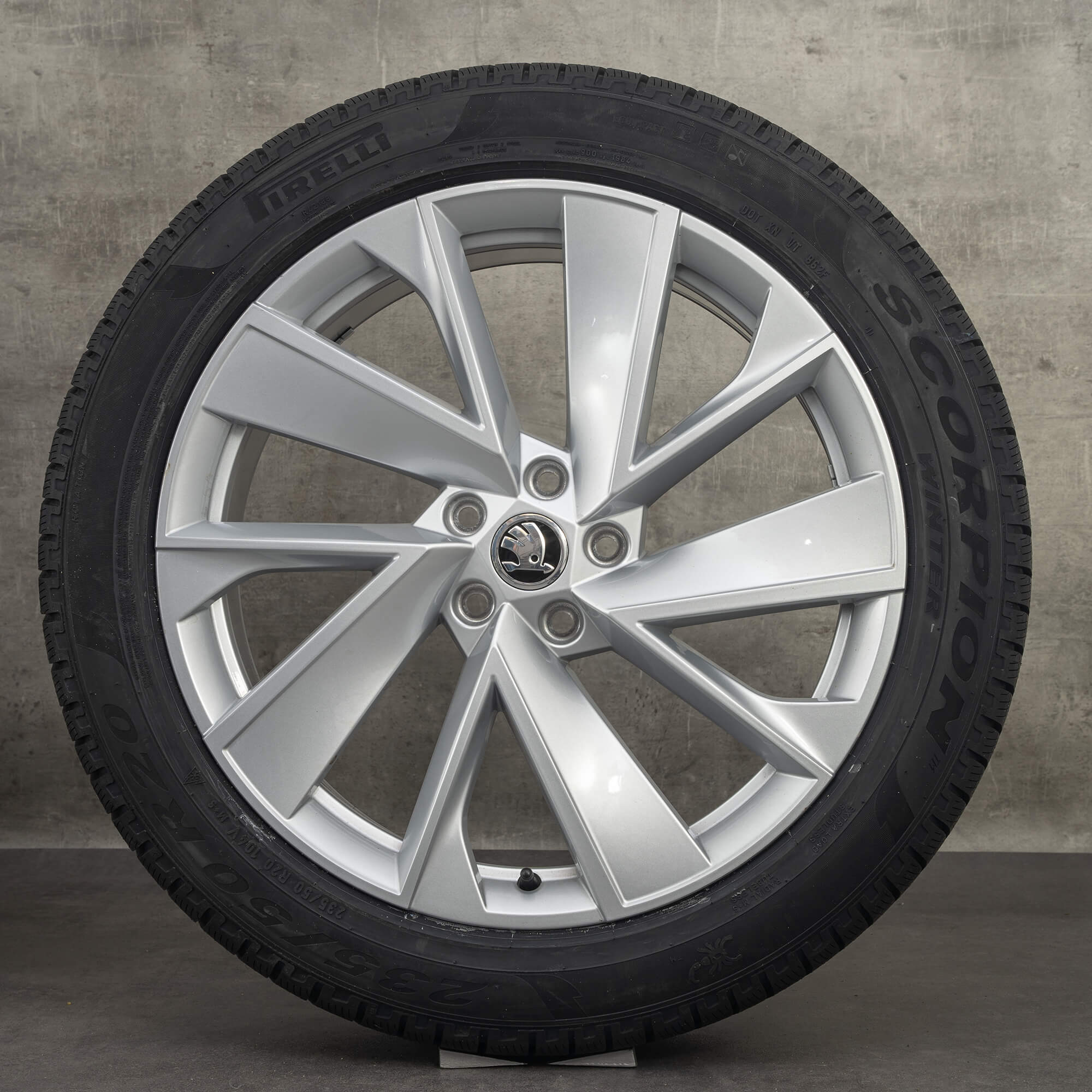 Alkuperäiset Skoda Enyaq -talvirenkaat 20 tuumaa iV 5A Vega -vanteet 5LA601025H hopea UUDET