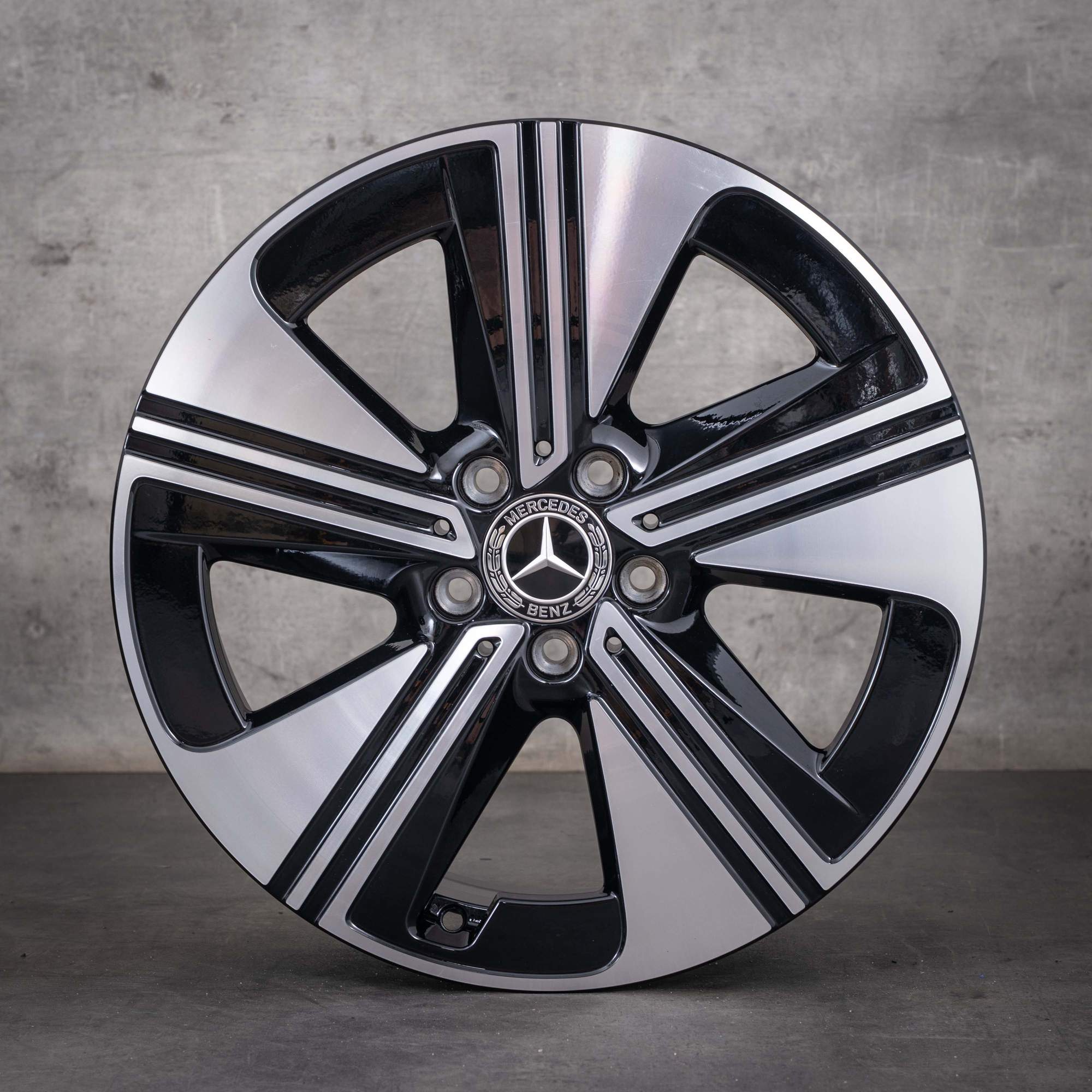 Originele Mercedes-Benz CLA-velgen 18 inch C174 zomerbanden A1744010300 A1744010500 zwart met diamond cut