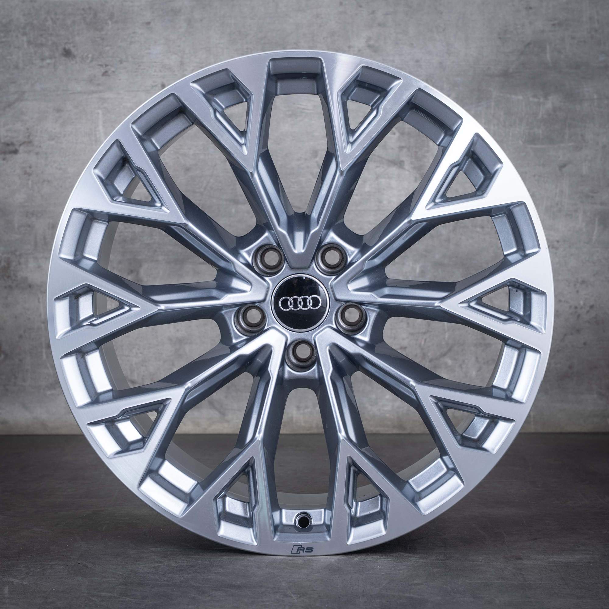 Aidot Audi RS3 alkuperäiset vanteet 19 tuuman 8Y RS 8Y0601025BM 8Y0601025BN titaani kiillotettu.