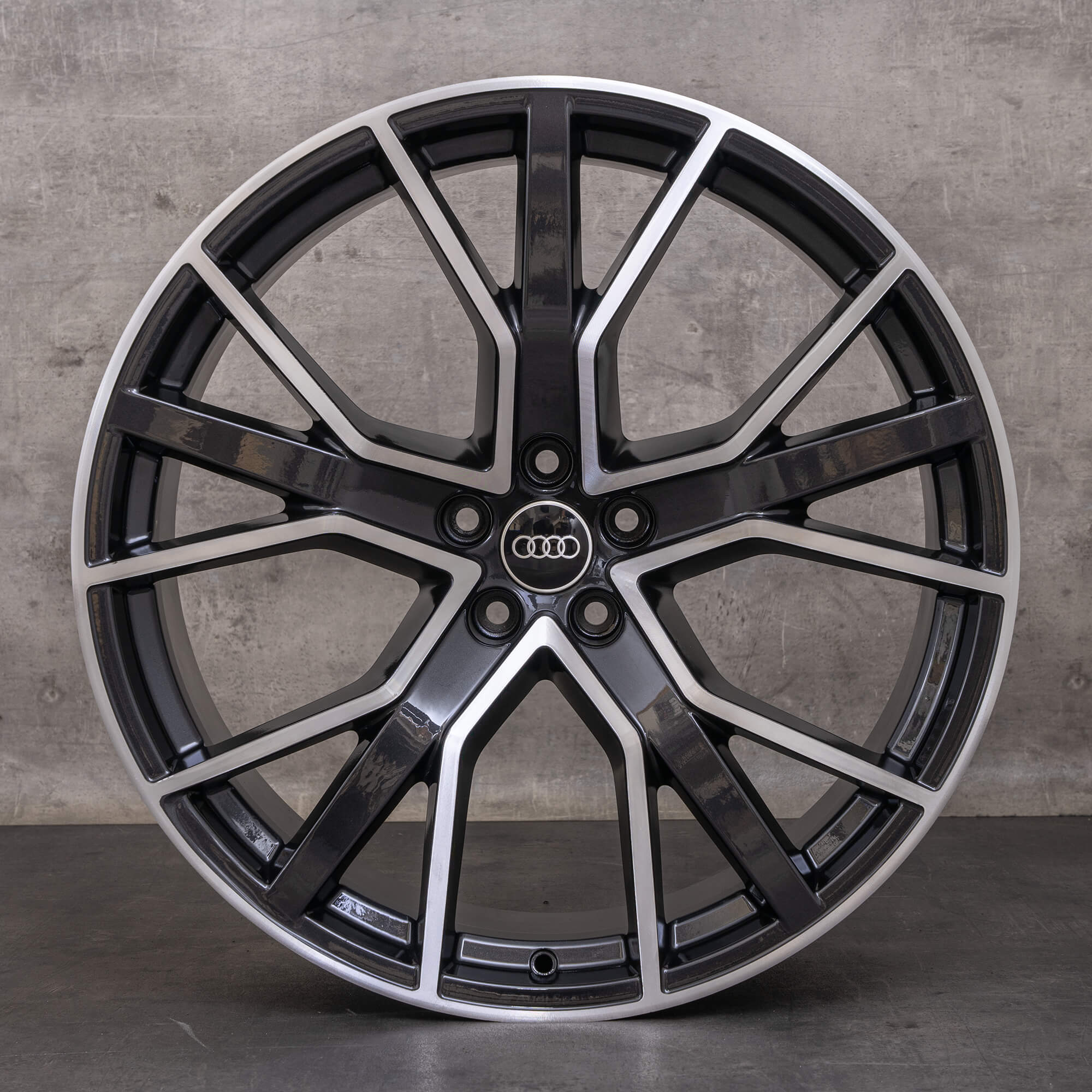 OEM Audi Q8 SQ8 Rims 22 inch 4M8 4M8601025CP 5 V-spoke star anthracite black glossy turned