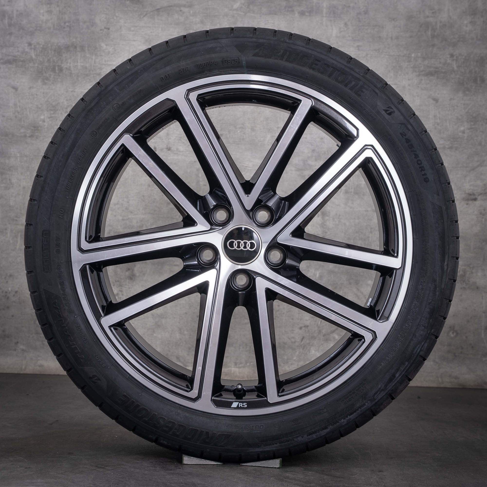 Oryginalne koła zimowe do Audi A5 S5 felgi 19 cali B10 nr kat. 8B3601025BA kolor czarny metaliczny w wersji diamond cut