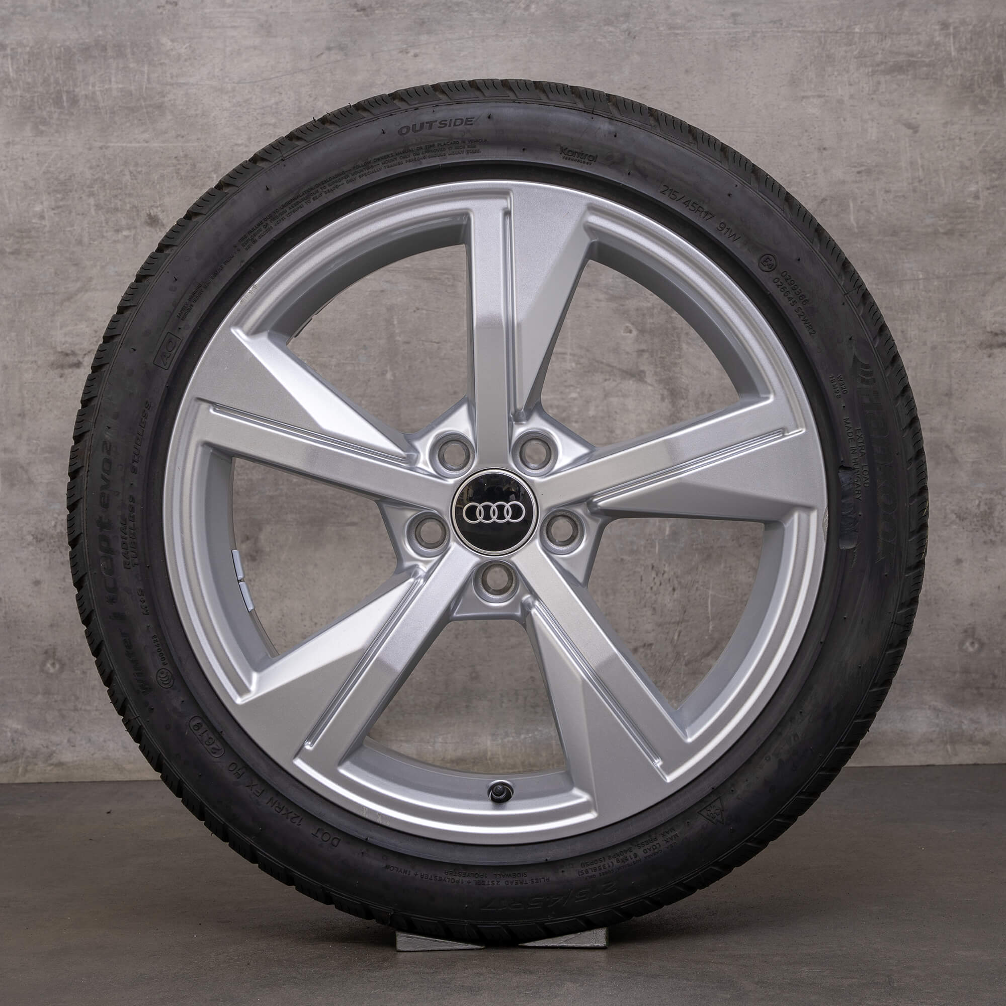 Original Audi A1 II roues d'hiver 17 pouces GB jantes 82A601025G argent