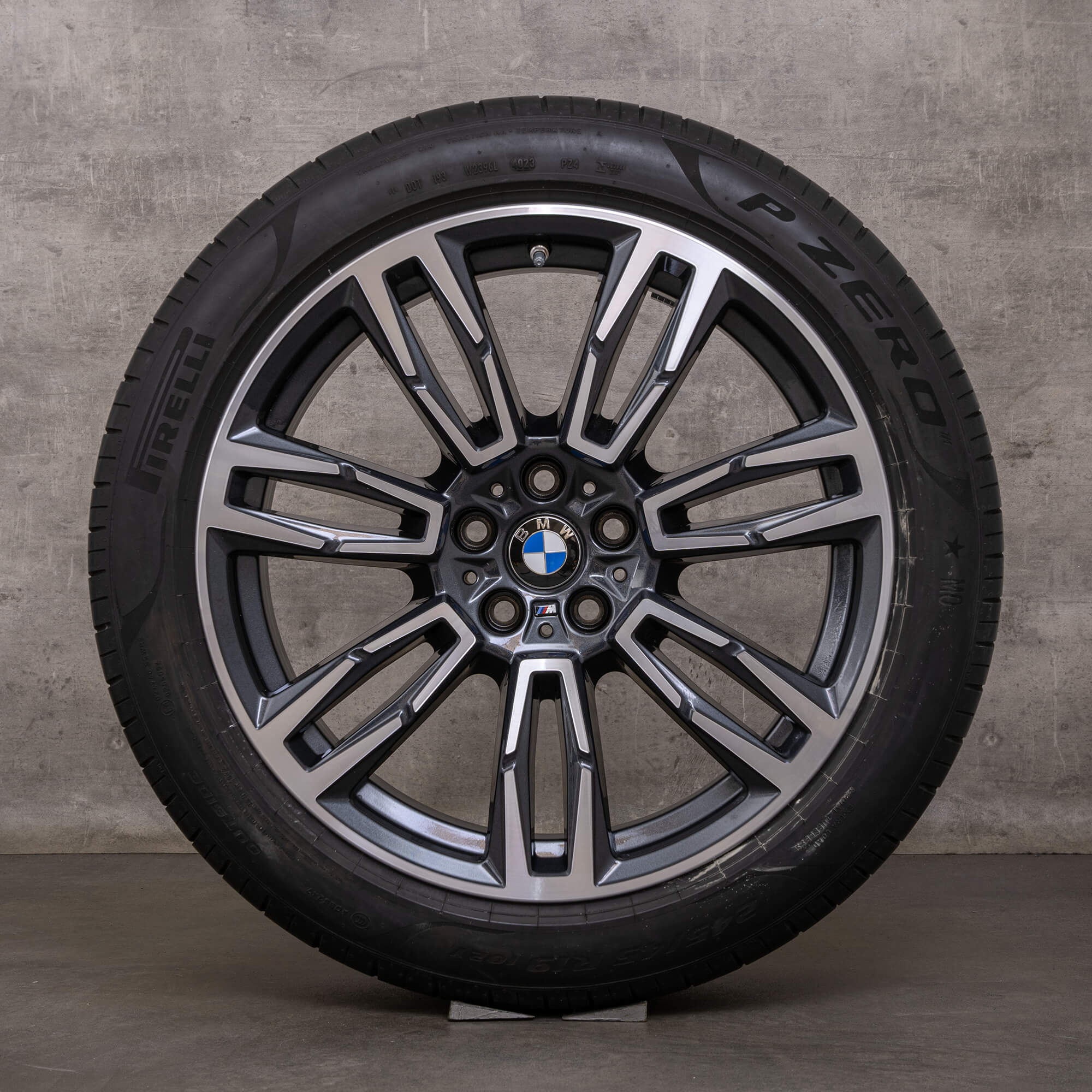 Oryginalał BMW serii 5 i5 koła zimowe 19 cali G60 G61 felgi Styling 935 M 5A324E0 czarne Polerowane
