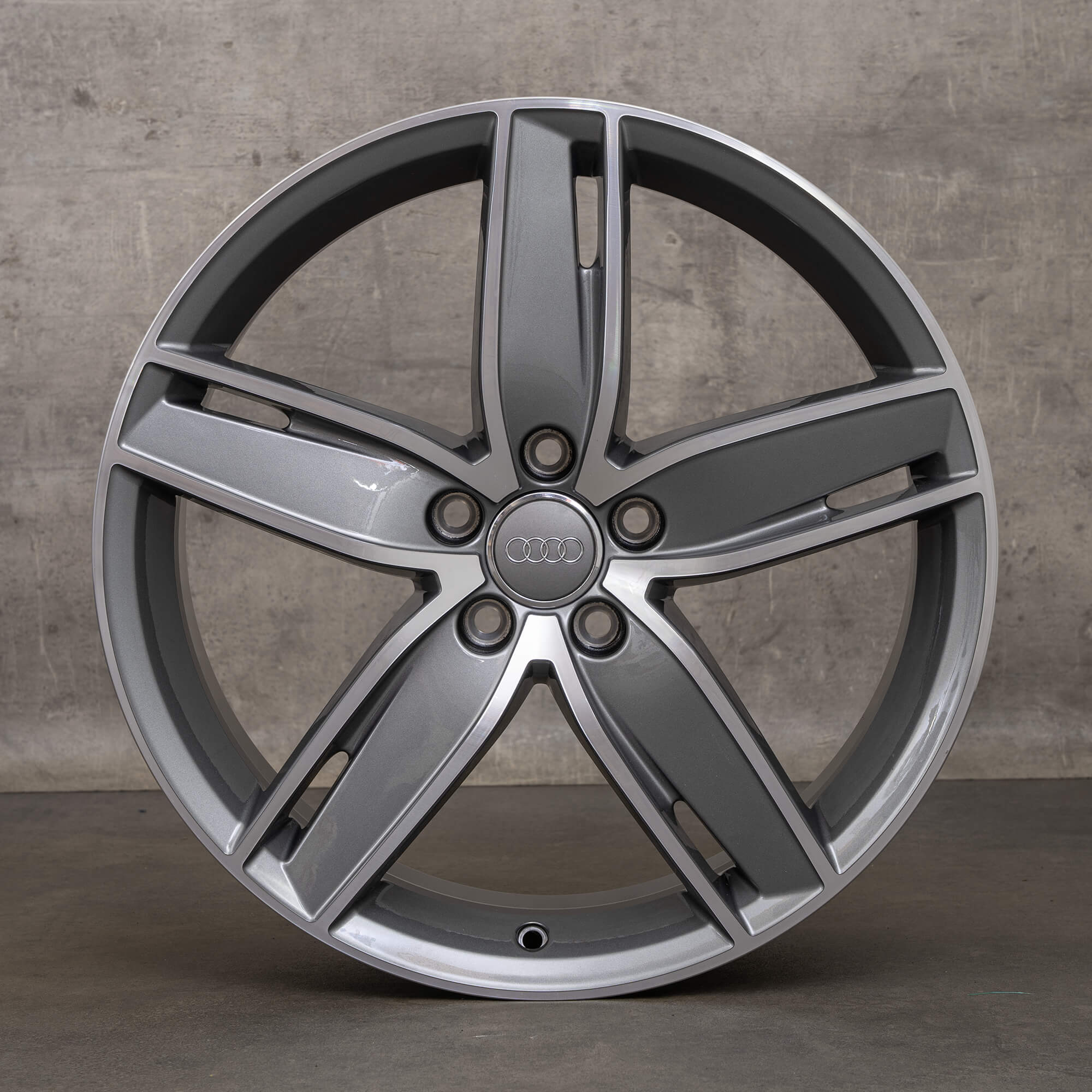 Cerchi Audi A3 S3 RS3 8V 19 pollici 8V0601025AS titanio, torniti a specchio