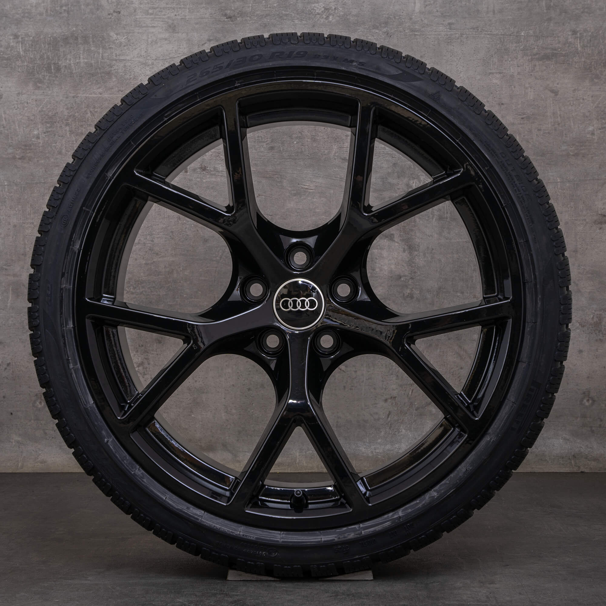 Original zimní pneu s disky Audi RS3 19" 8Y RS ráfky na auto 8Y0601025BP 8Y0601025BQ černé lesklé